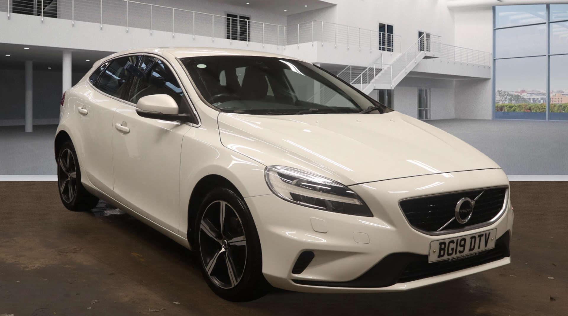 VOLVO V40 2.0 V40 R-Design Nav+ D2 5dr #0