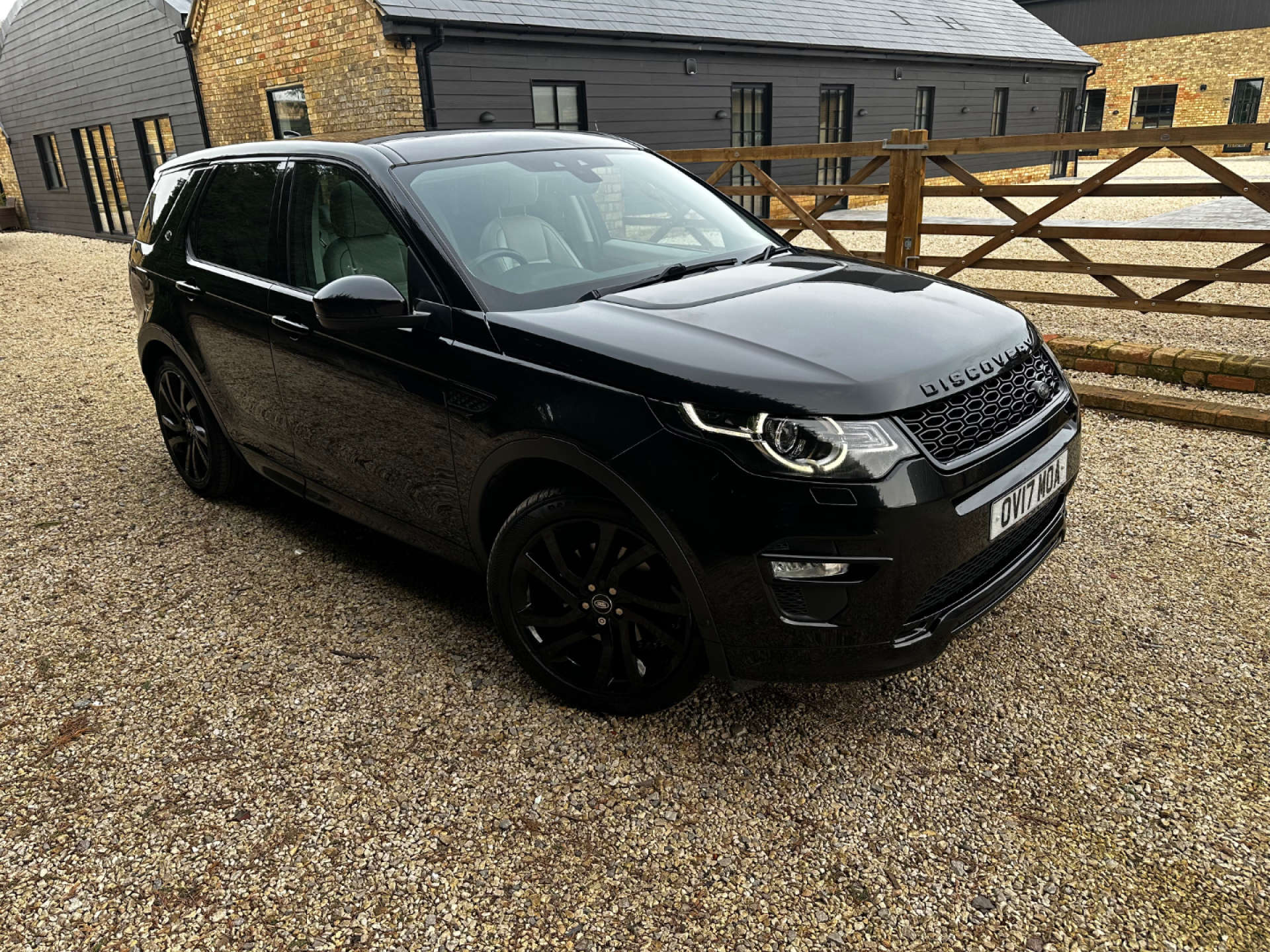 LAND ROVER DISCOVERY SPORT 2.0 Discovery Sport HSE Dynamic Luxury TD4 Auto 4WD 5dr #4