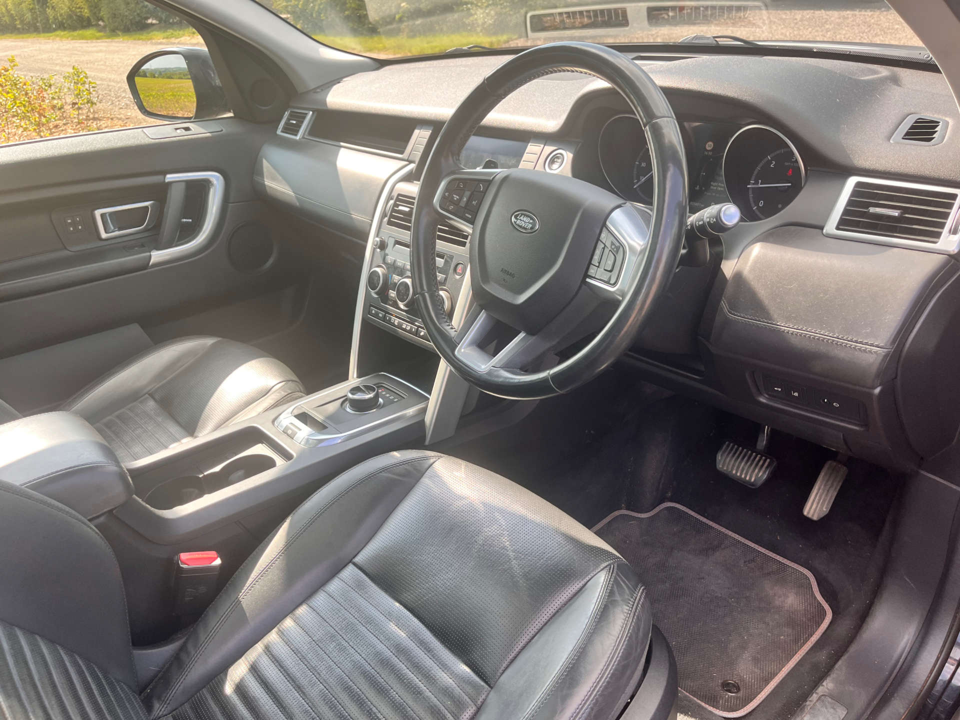 LAND ROVER DISCOVERY SPORT 2.0 Discovery Sport Luxury HSE TD4 Auto 4WD 5dr #2