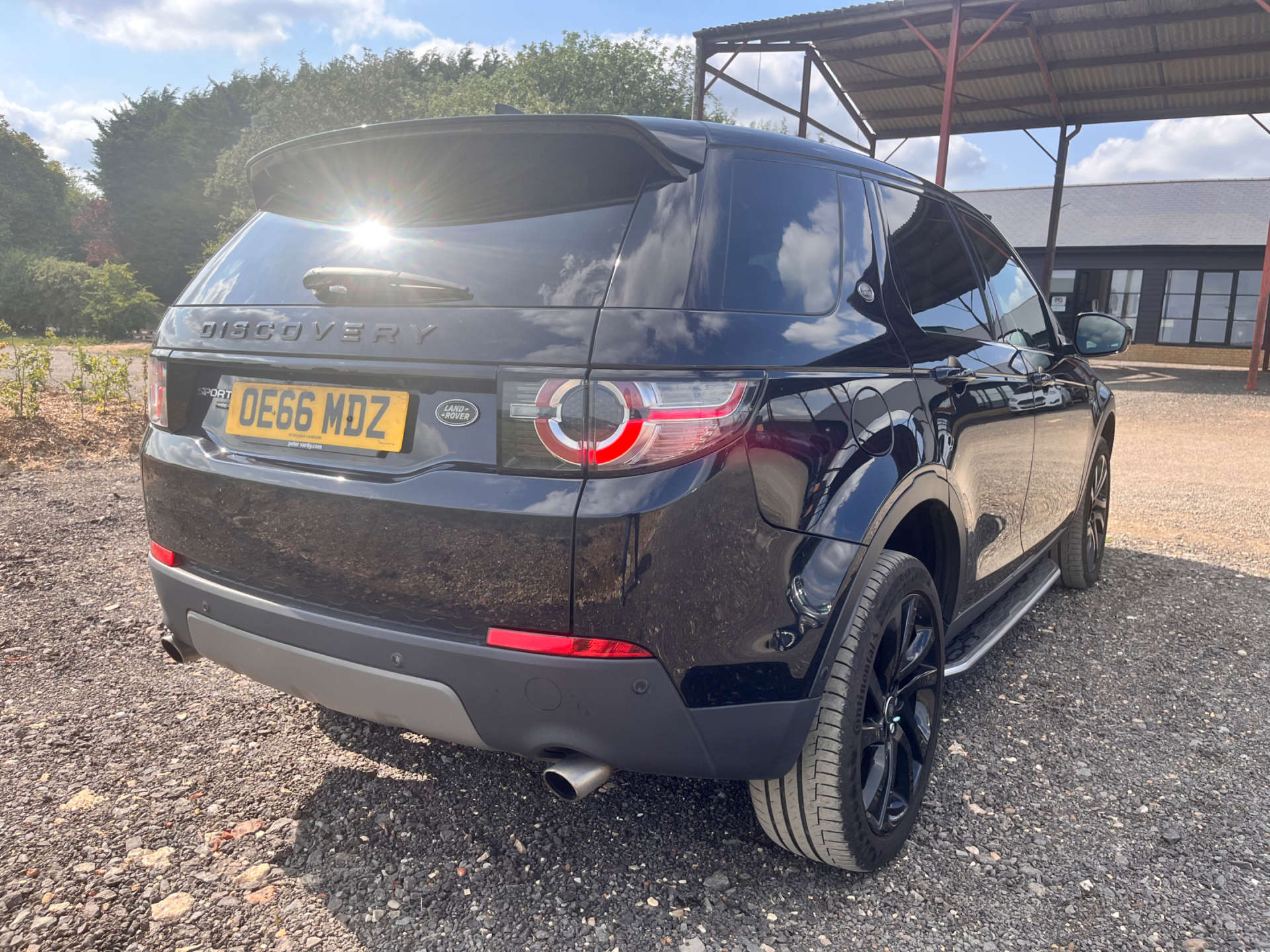 LAND ROVER DISCOVERY SPORT 2.0 Discovery Sport Luxury HSE TD4 Auto 4WD 5dr #3