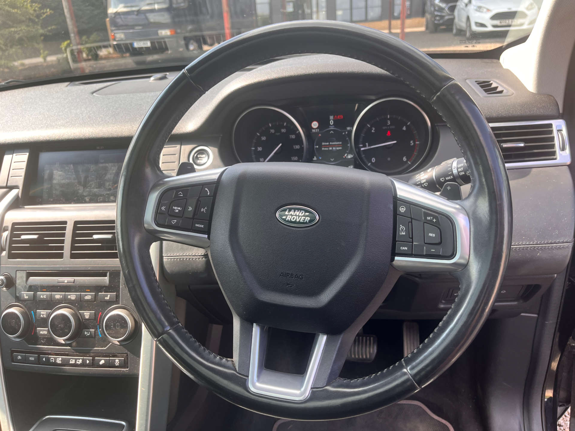 LAND ROVER DISCOVERY SPORT 2.0 Discovery Sport Luxury HSE TD4 Auto 4WD 5dr #35