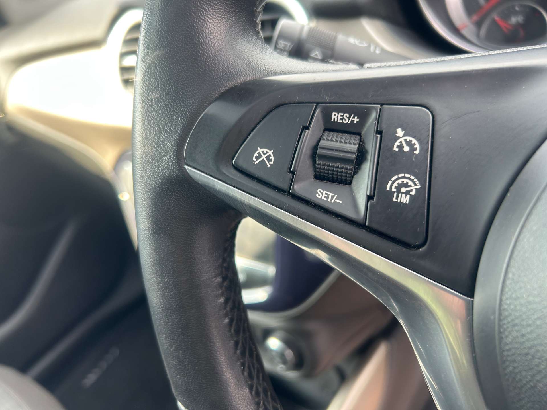 VAUXHALL ADAM 1.2 Adam Glam 3dr #19