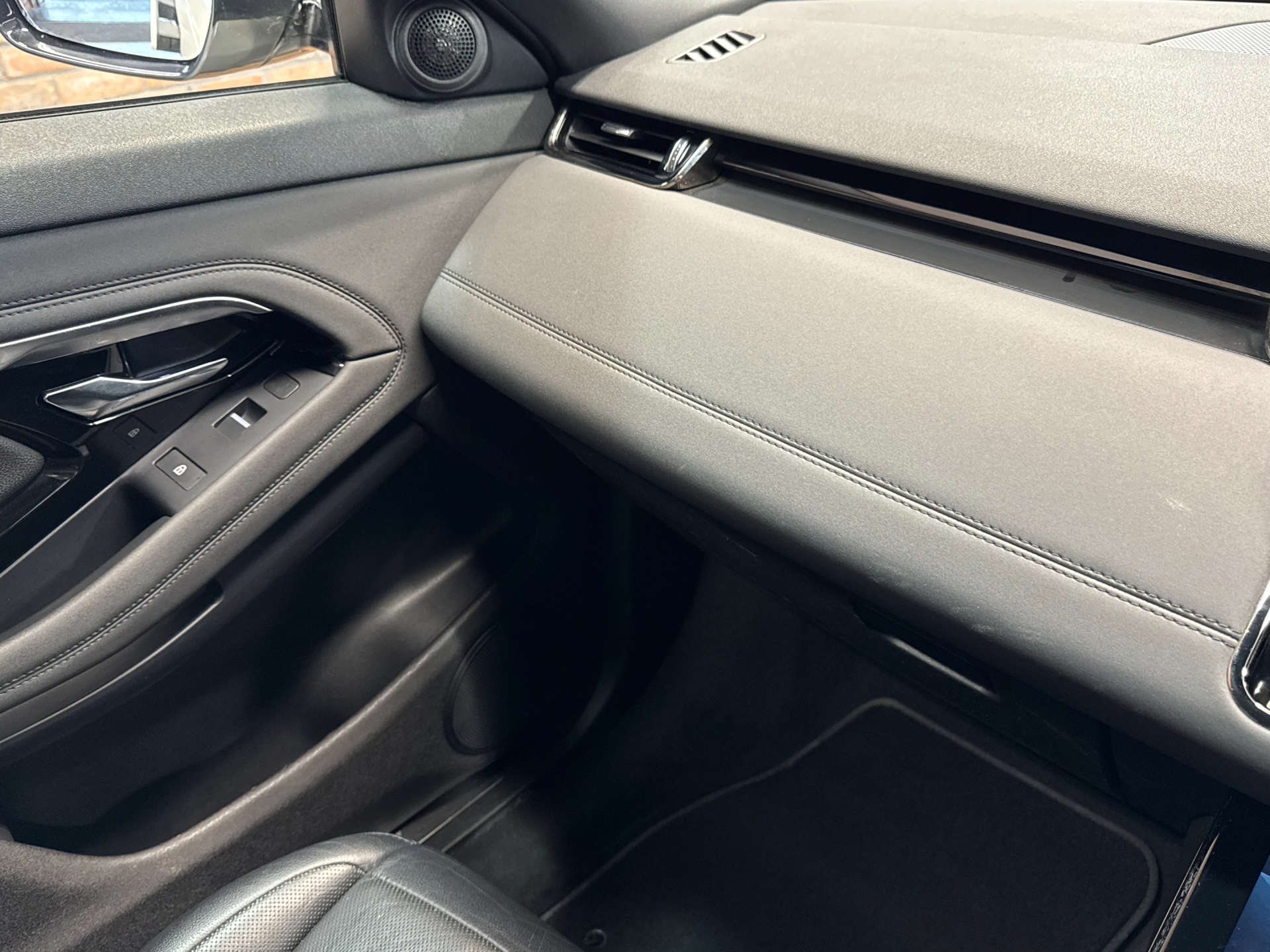 LAND ROVER RANGE ROVER EVOQUE 1.5 Range Rover Evoque R-Dynamic SE P300e Auto 4WD 5dr #41