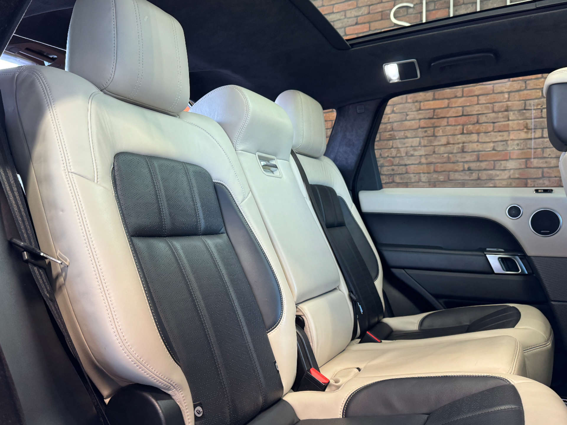 LAND ROVER RANGE ROVER SPORT 3.0 Range Rover Sport Autobiography Dynamic SDV6 Auto 4WD 5dr #38