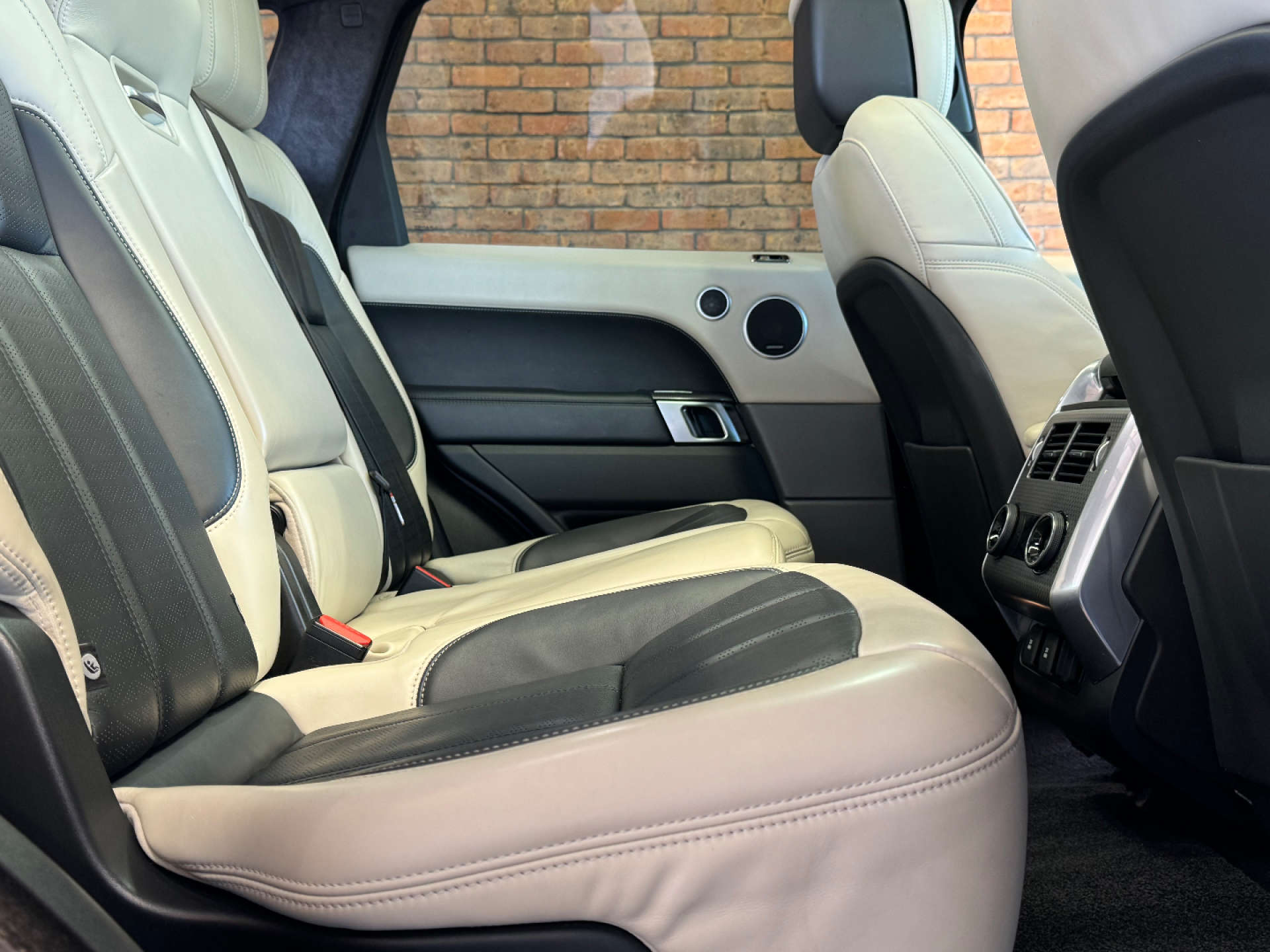 LAND ROVER RANGE ROVER SPORT 3.0 Range Rover Sport Autobiography Dynamic SDV6 Auto 4WD 5dr #39