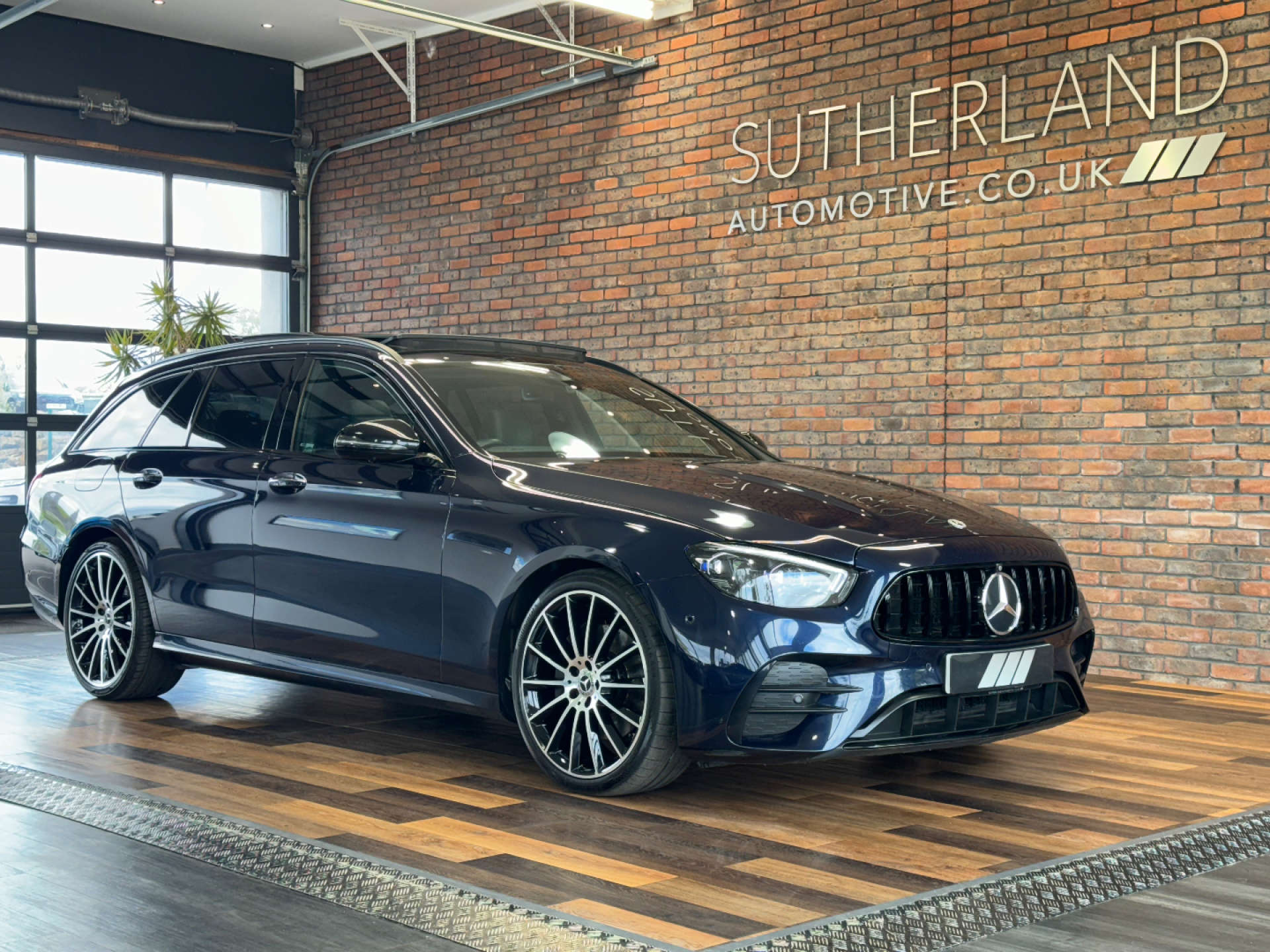 MERCEDES-BENZ E-CLASS 2.0 E 220 AMG Line Night Edition Premium+ D Auto 5dr #4