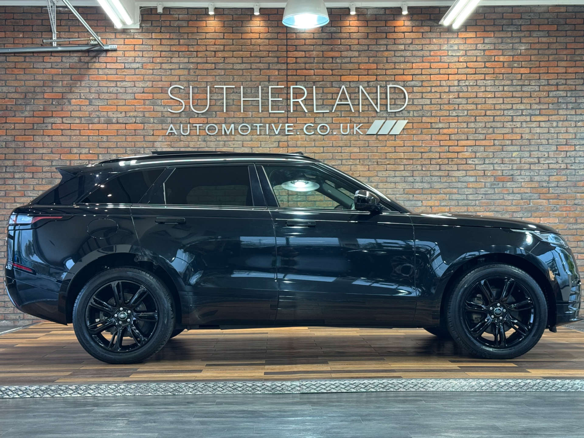 LAND ROVER RANGE ROVER VELAR 2.0 Range Rover Velar Edition D MHEV Auto 4WD 5dr #2