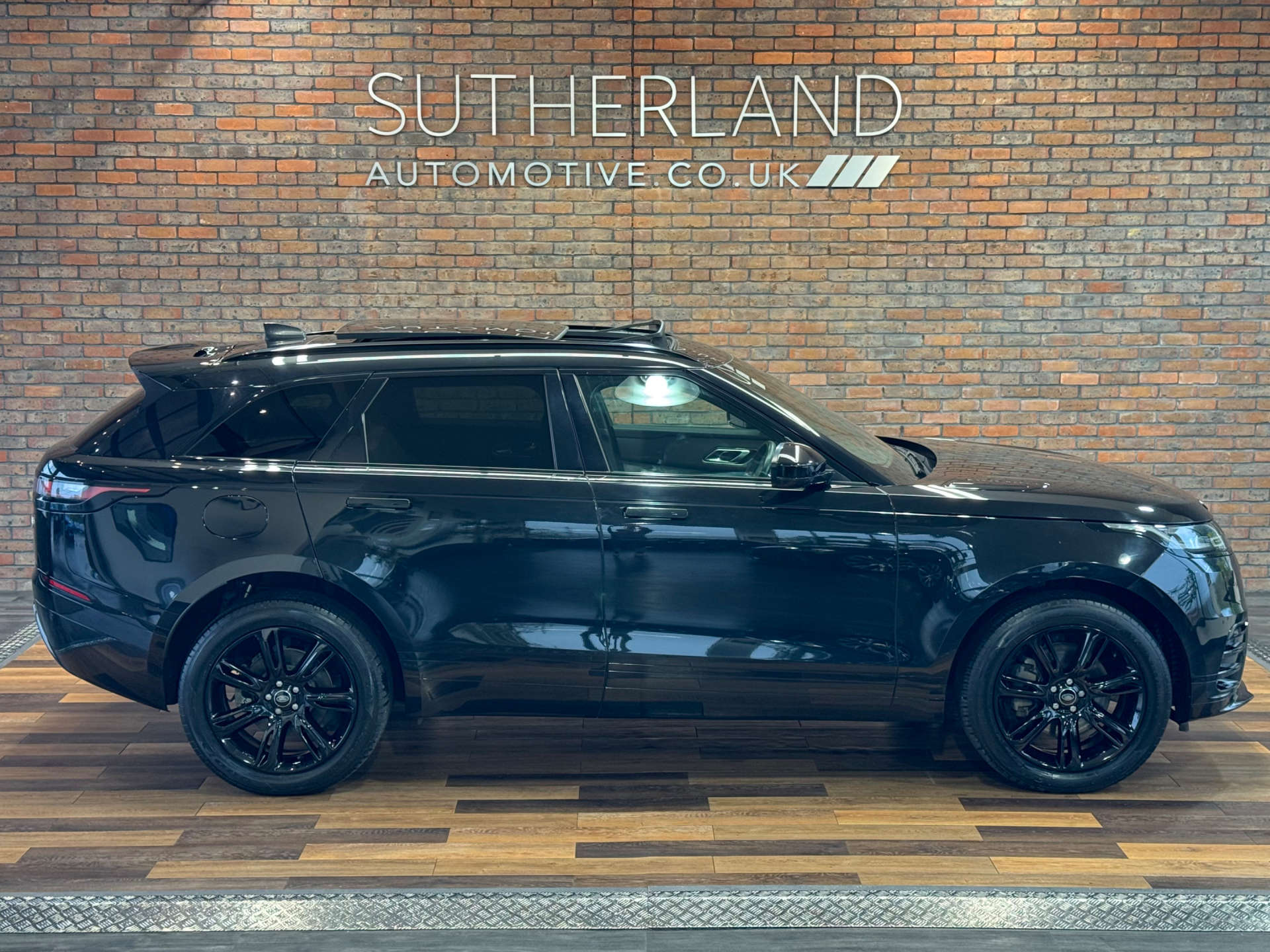 LAND ROVER RANGE ROVER VELAR 2.0 Range Rover Velar Edition D MHEV Auto 4WD 5dr #3
