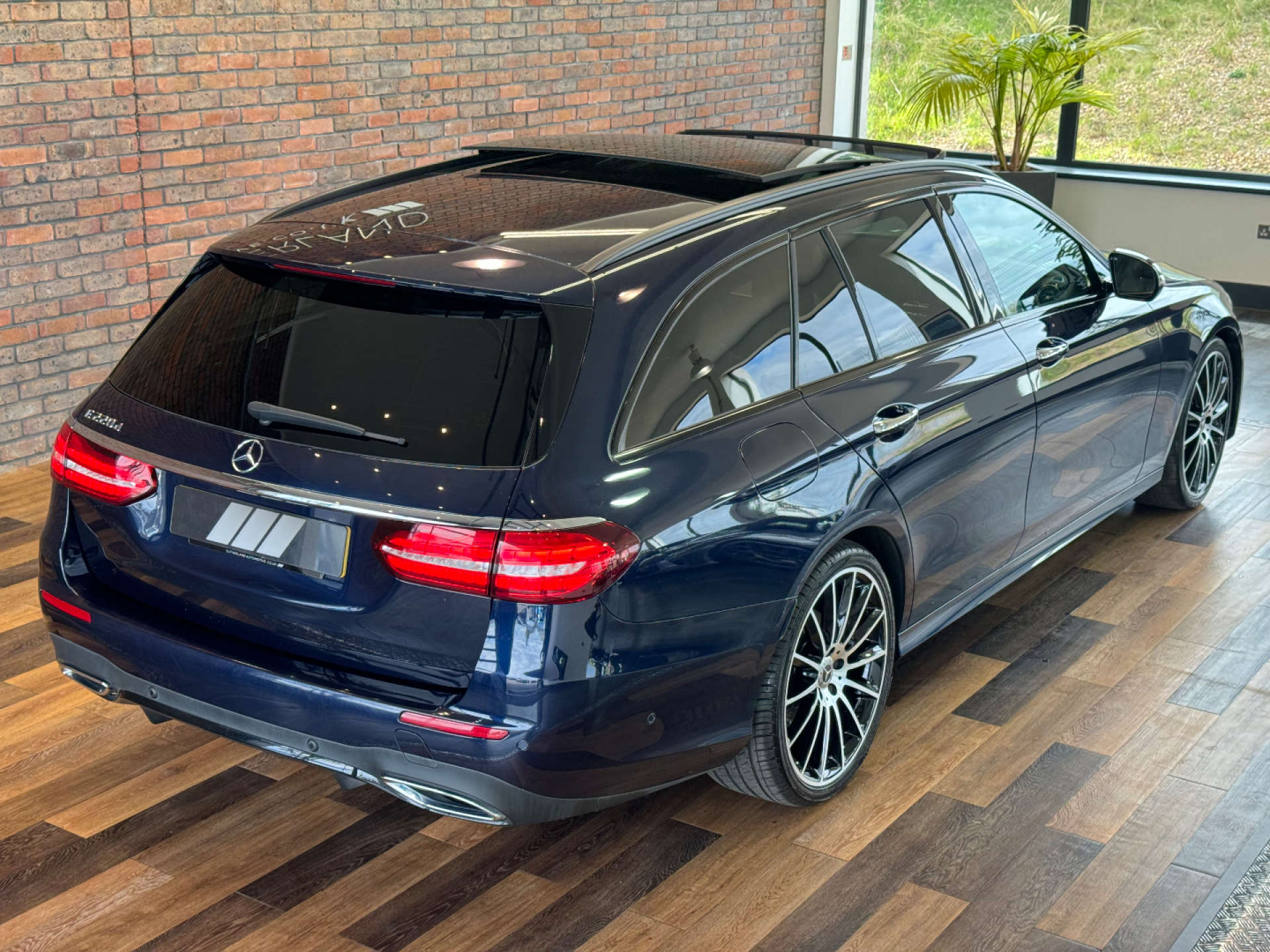 MERCEDES-BENZ E-CLASS 2.0 E 220 AMG Line Night Edition Premium+ D Auto 5dr #12