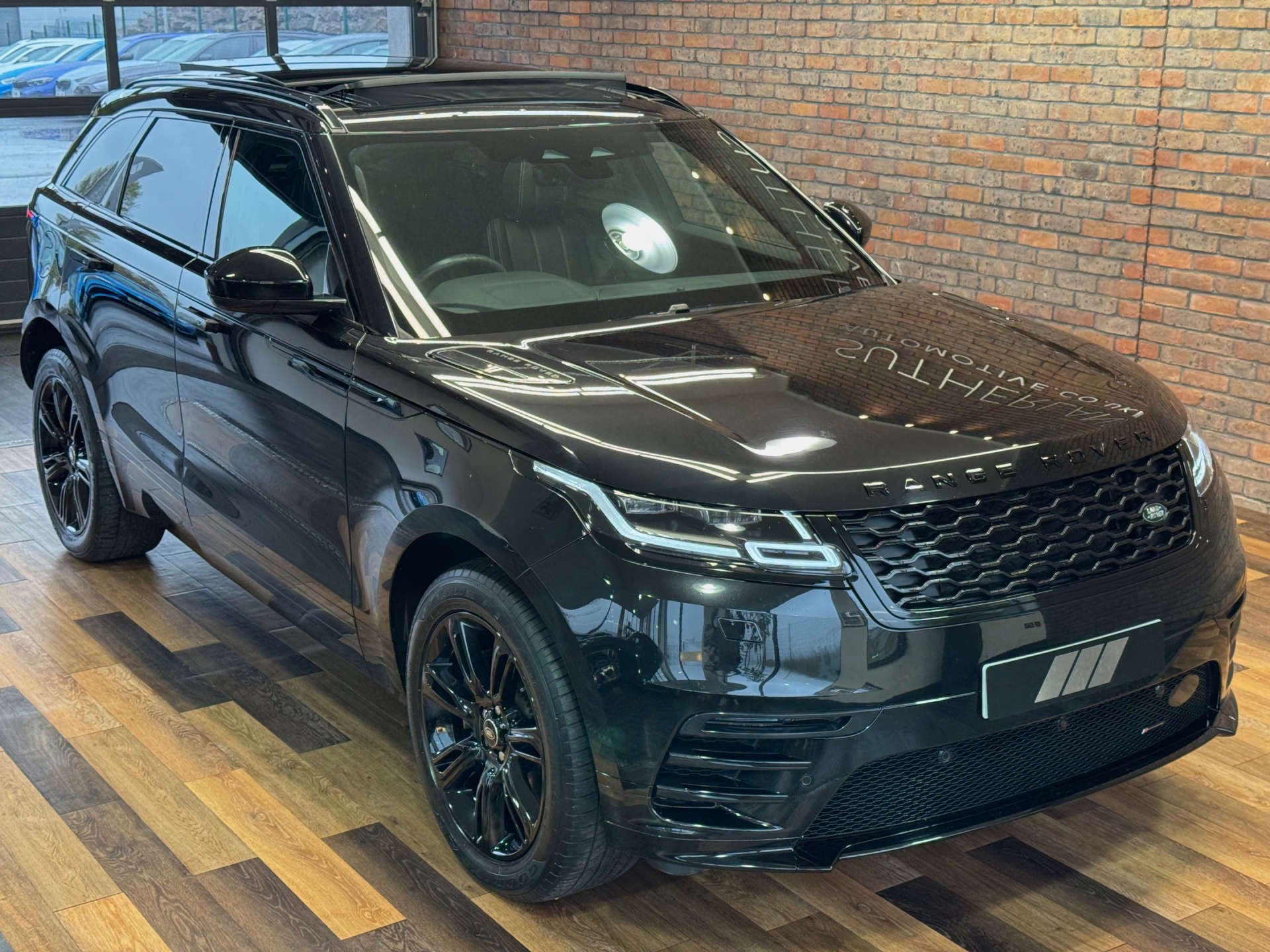 LAND ROVER RANGE ROVER VELAR 2.0 Range Rover Velar Edition D MHEV Auto 4WD 5dr #4