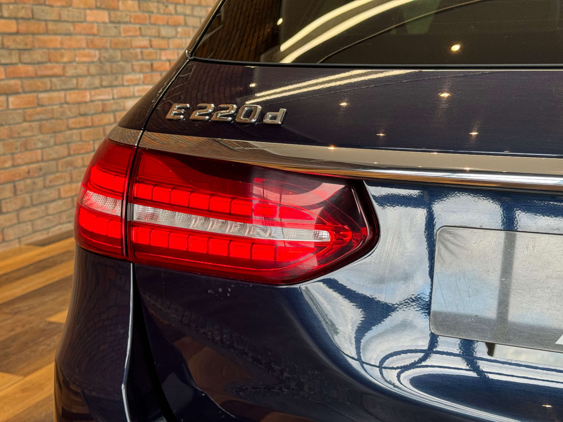 MERCEDES-BENZ E-CLASS 2.0 E 220 AMG Line Night Edition Premium+ D Auto 5dr #21