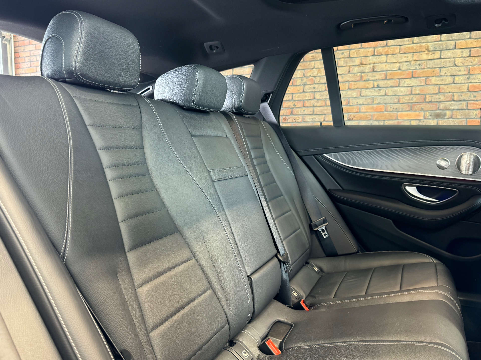 MERCEDES-BENZ E-CLASS 2.0 E 220 AMG Line Night Edition Premium+ D Auto 5dr #23