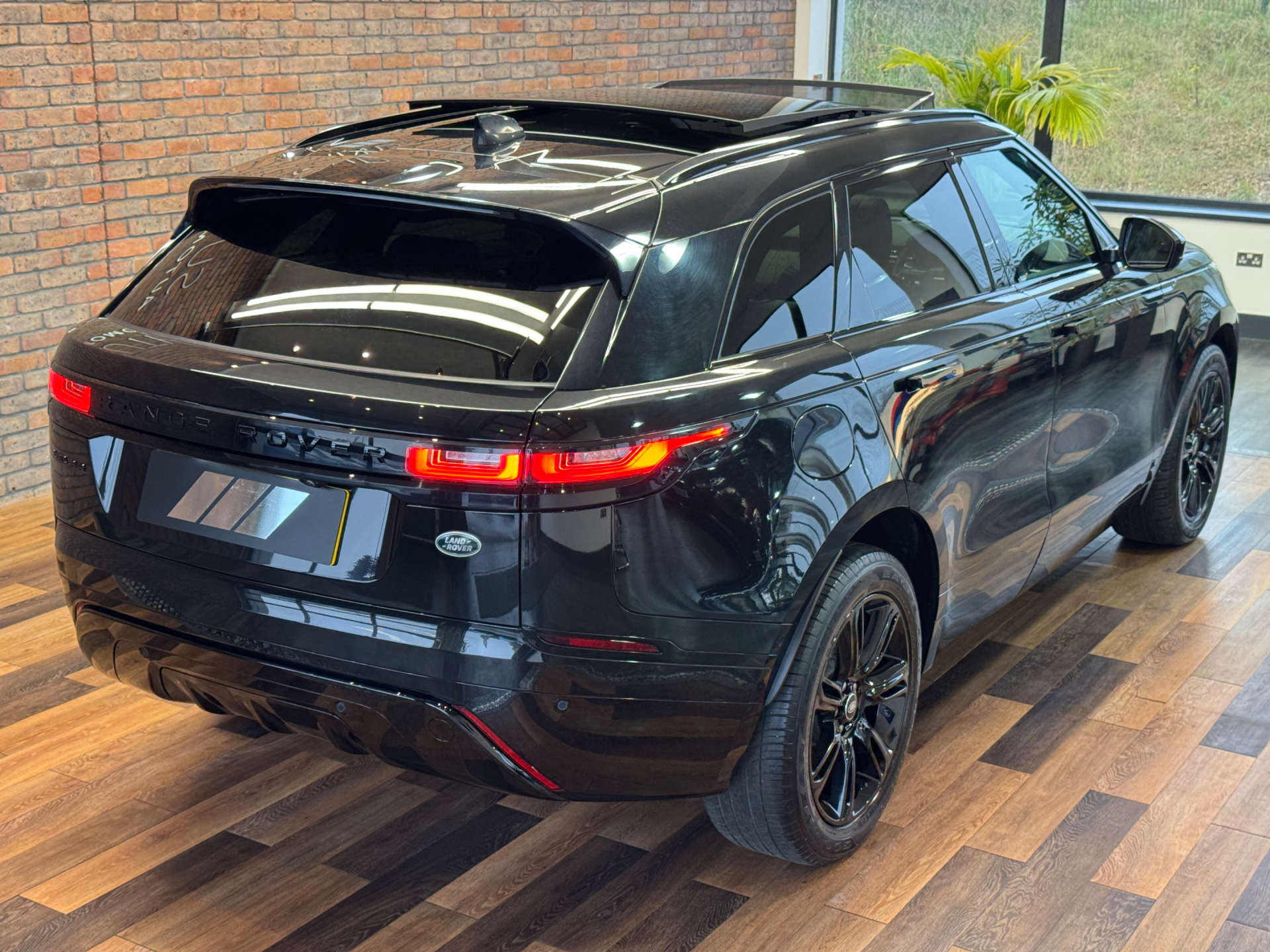 LAND ROVER RANGE ROVER VELAR 2.0 Range Rover Velar Edition D MHEV Auto 4WD 5dr #6