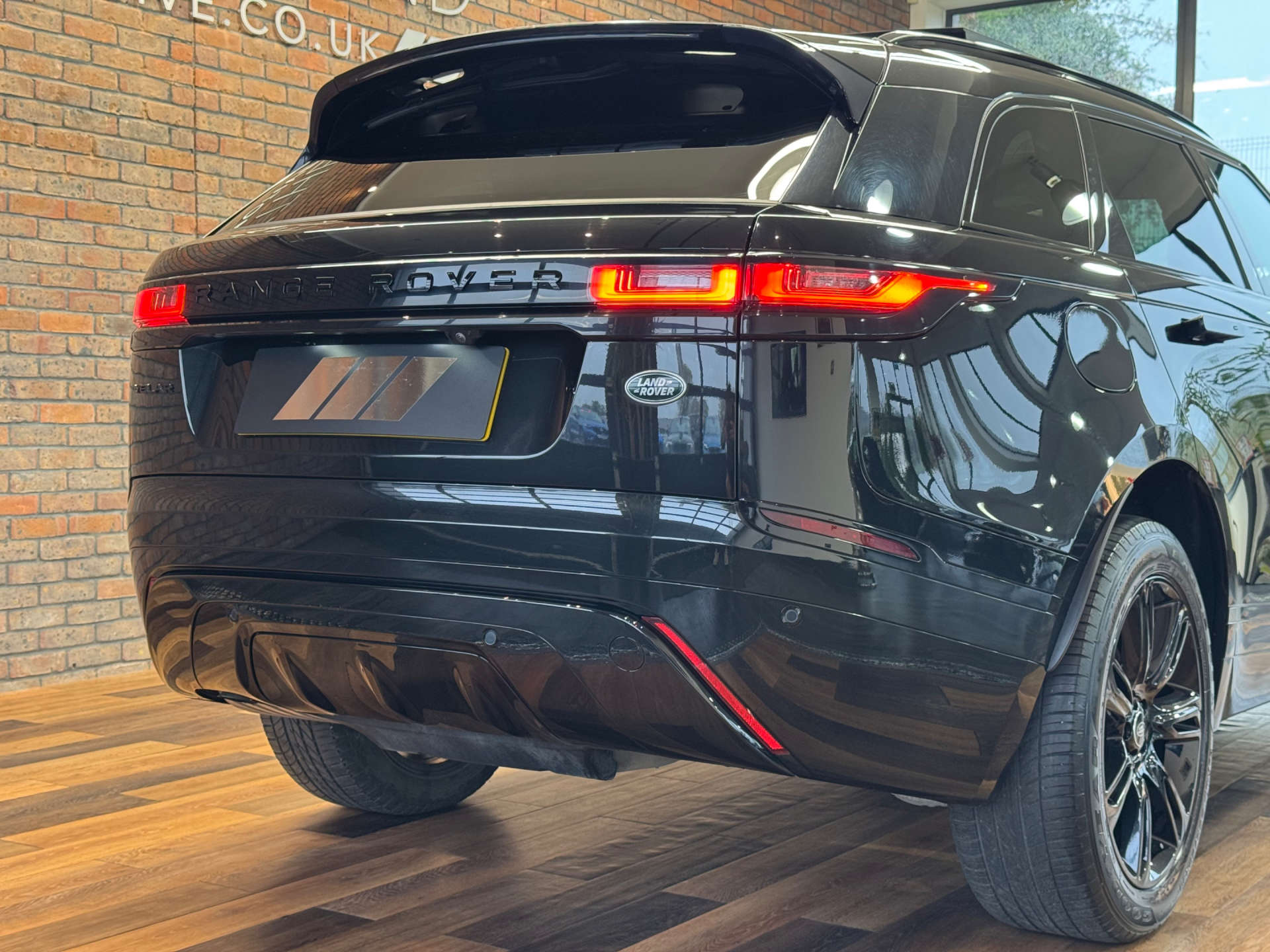 LAND ROVER RANGE ROVER VELAR 2.0 Range Rover Velar Edition D MHEV Auto 4WD 5dr #17