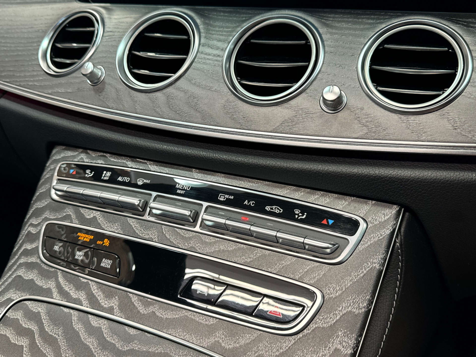 MERCEDES-BENZ E-CLASS 2.0 E 220 AMG Line Night Edition Premium+ D Auto 5dr #49