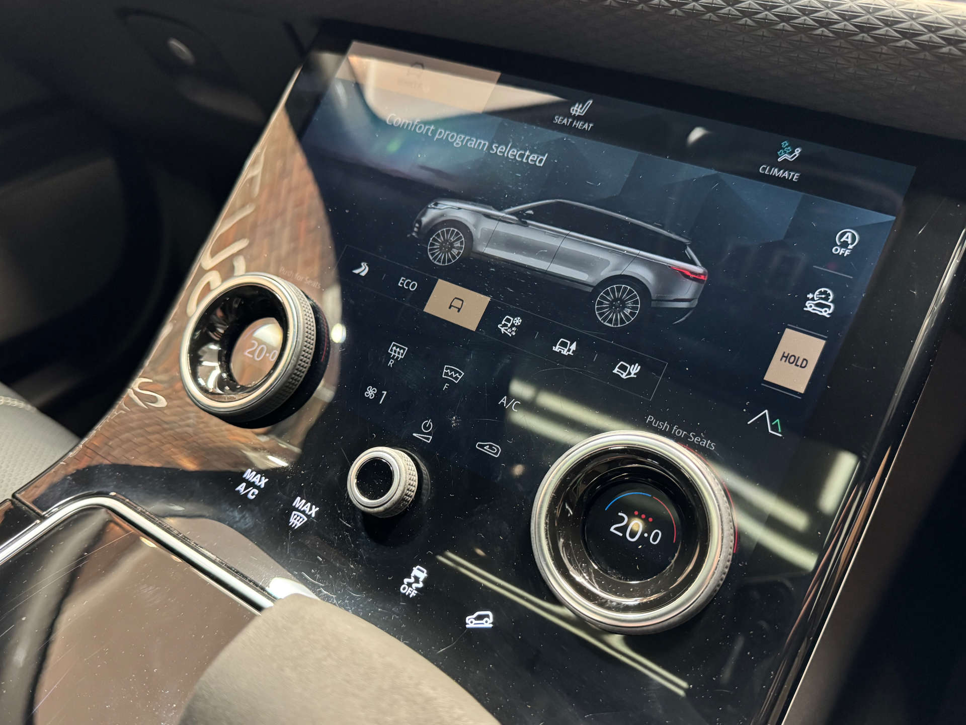 LAND ROVER RANGE ROVER VELAR 2.0 Range Rover Velar Edition D MHEV Auto 4WD 5dr #41