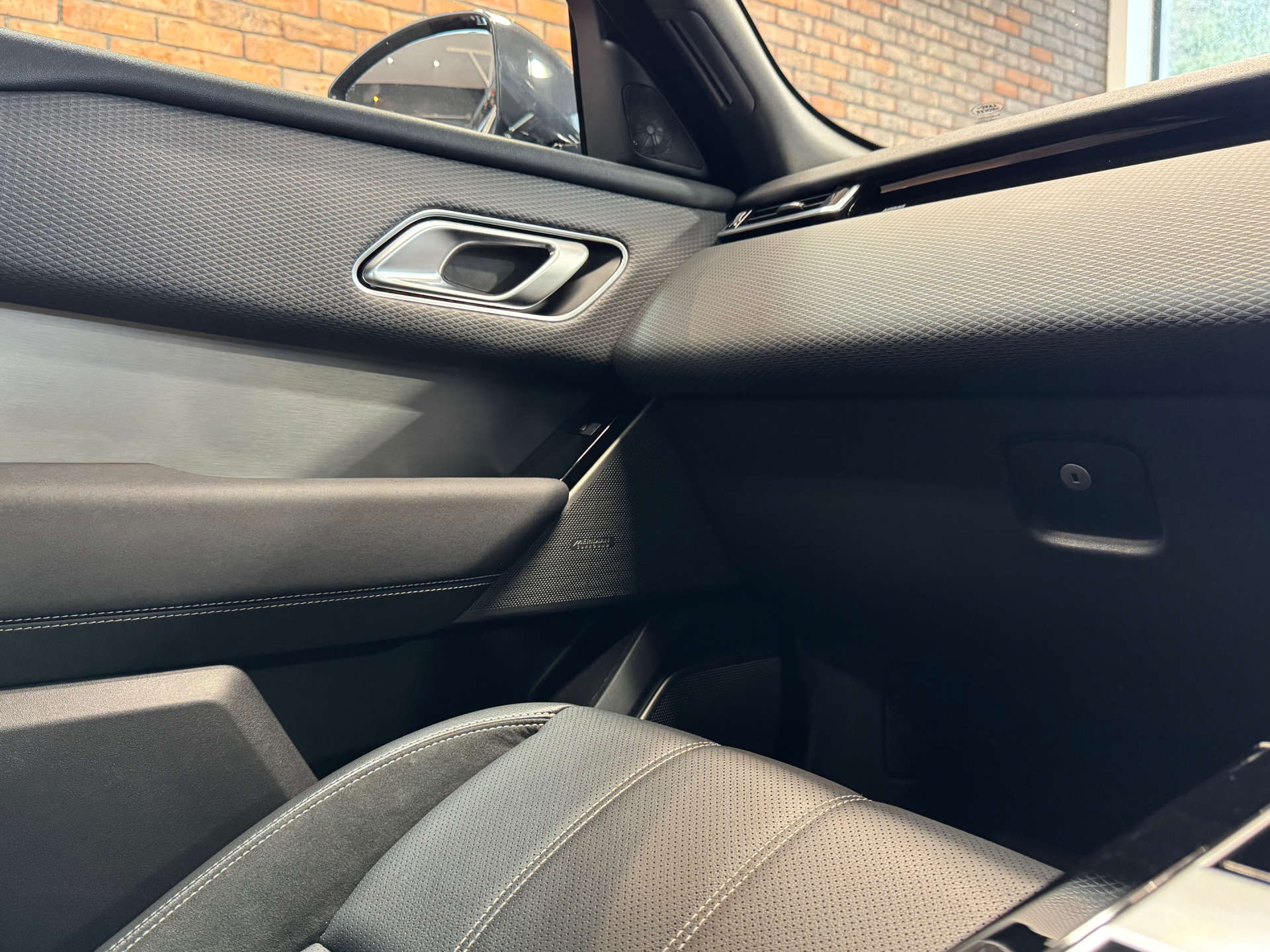 LAND ROVER RANGE ROVER VELAR 2.0 Range Rover Velar Edition D MHEV Auto 4WD 5dr #44