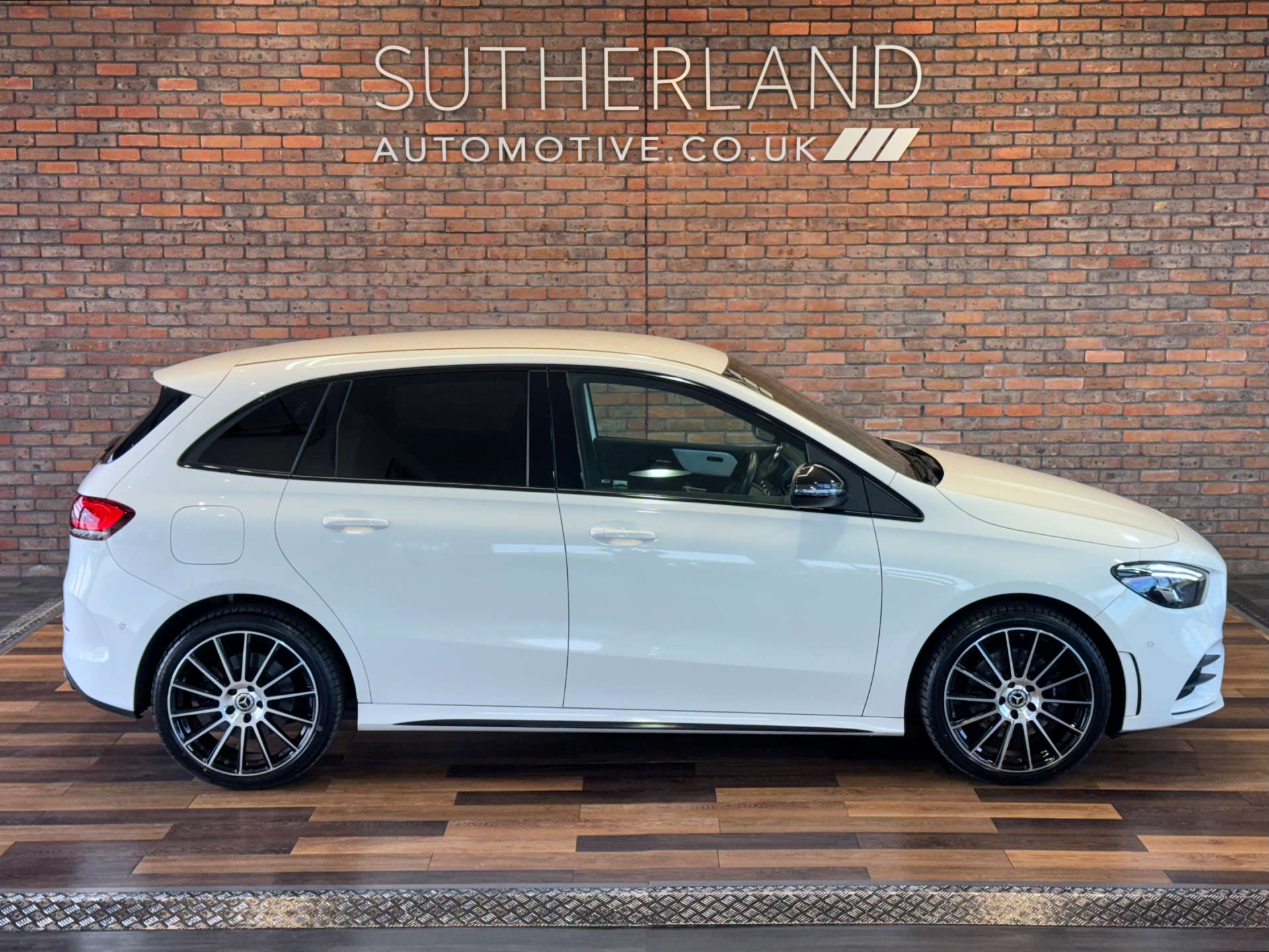 MERCEDES-BENZ B-CLASS 1.3 B 250 AMG Line Edition Executive E Auto 5dr #3