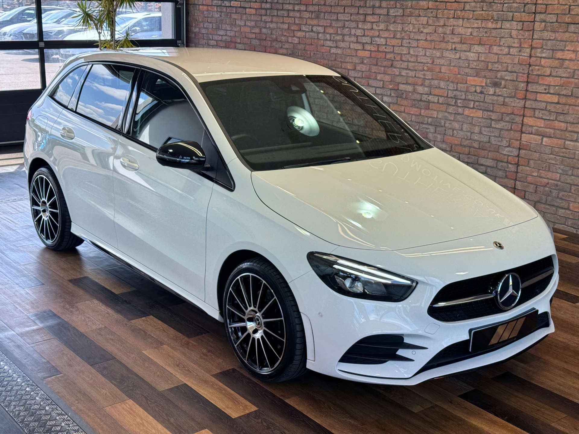 MERCEDES-BENZ B-CLASS 1.3 B 250 AMG Line Edition Executive E Auto 5dr #5