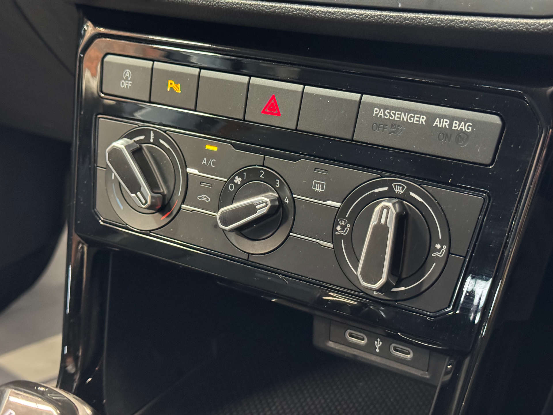 VOLKSWAGEN T-CROSS 1.0 T-Cross Black Edition TSi Semi-Auto 5dr #37