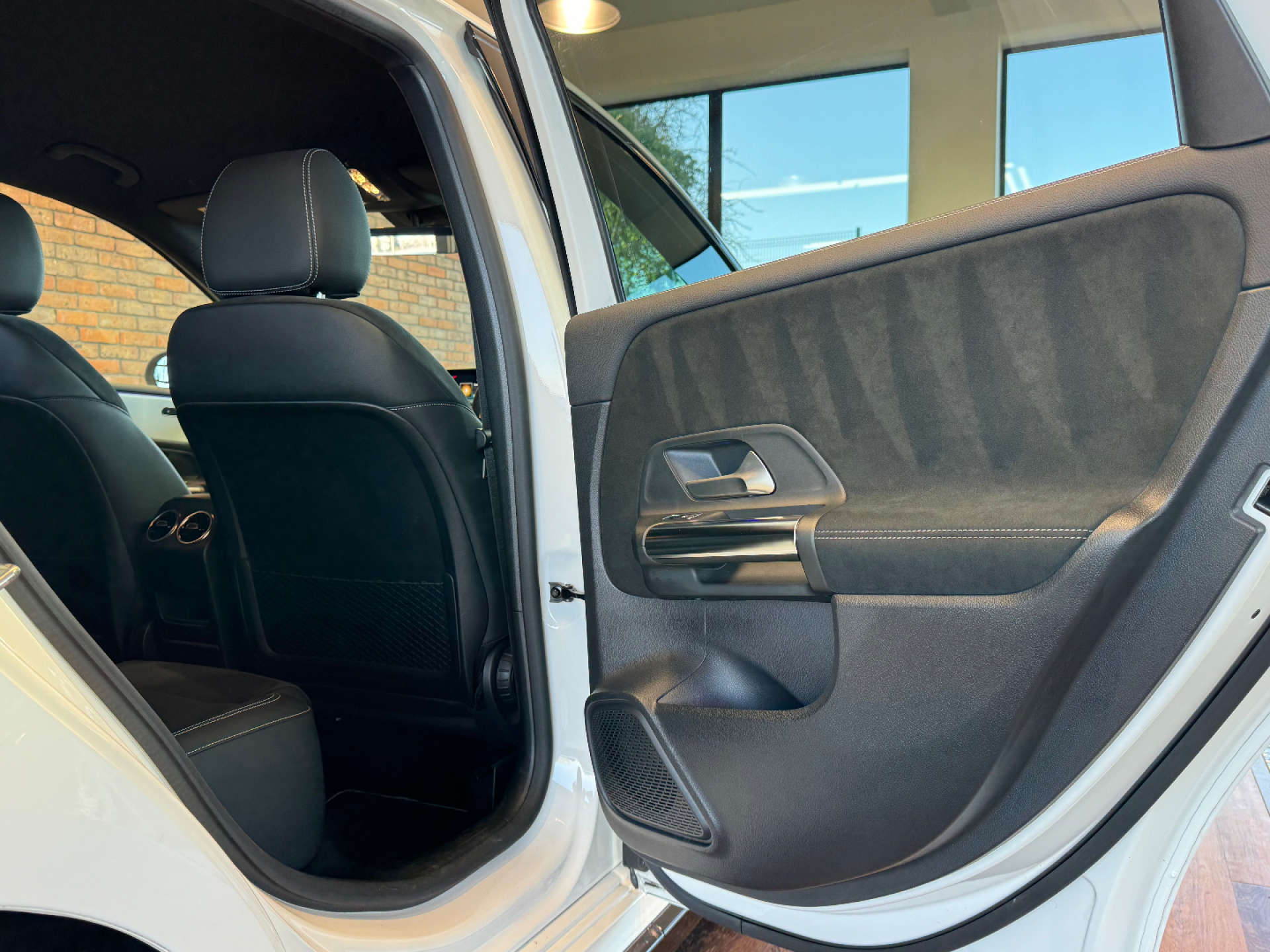 MERCEDES-BENZ B-CLASS 1.3 B 250 AMG Line Edition Executive E Auto 5dr #28