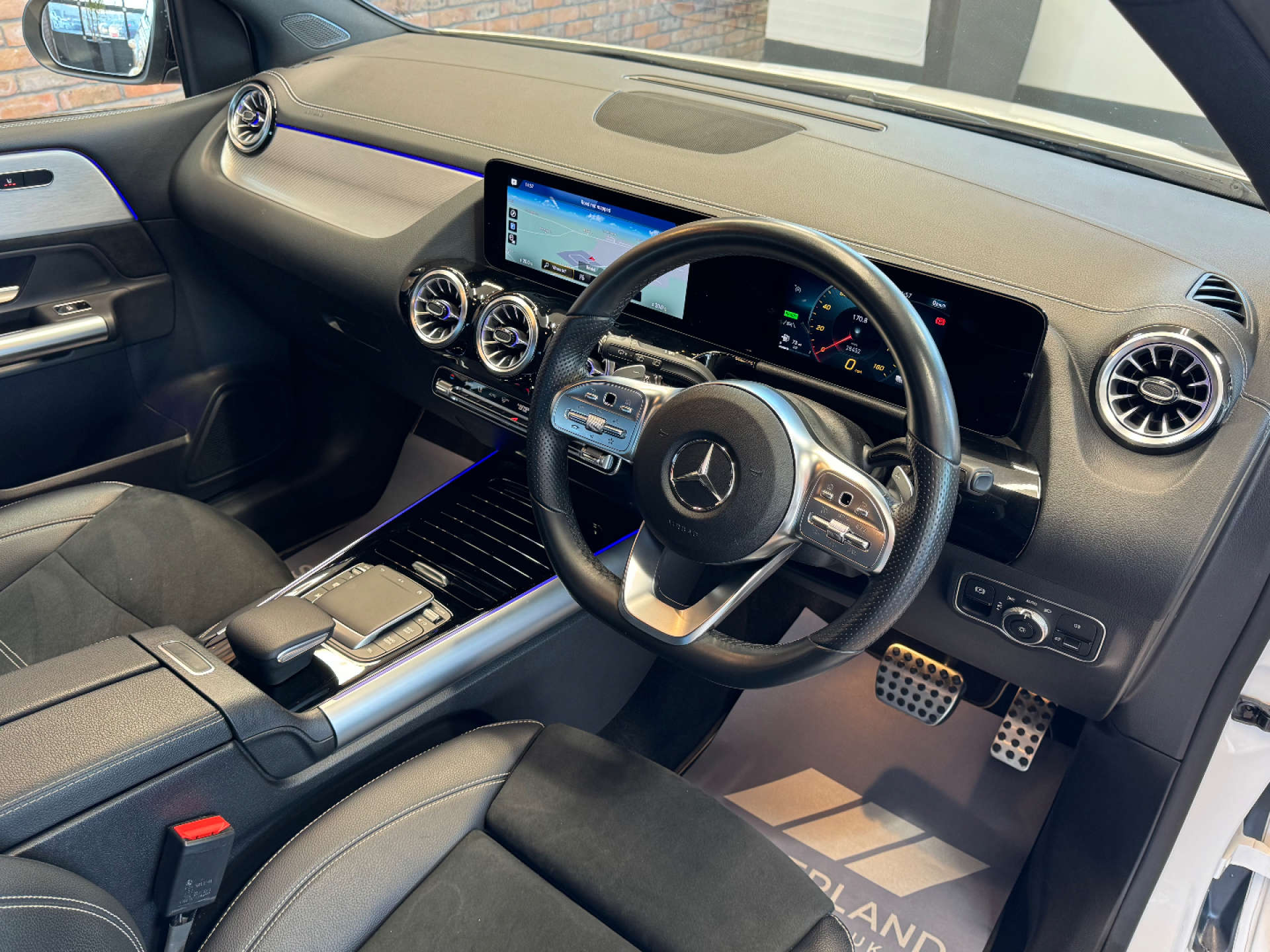 MERCEDES-BENZ B-CLASS 1.3 B 250 AMG Line Edition Executive E Auto 5dr #29