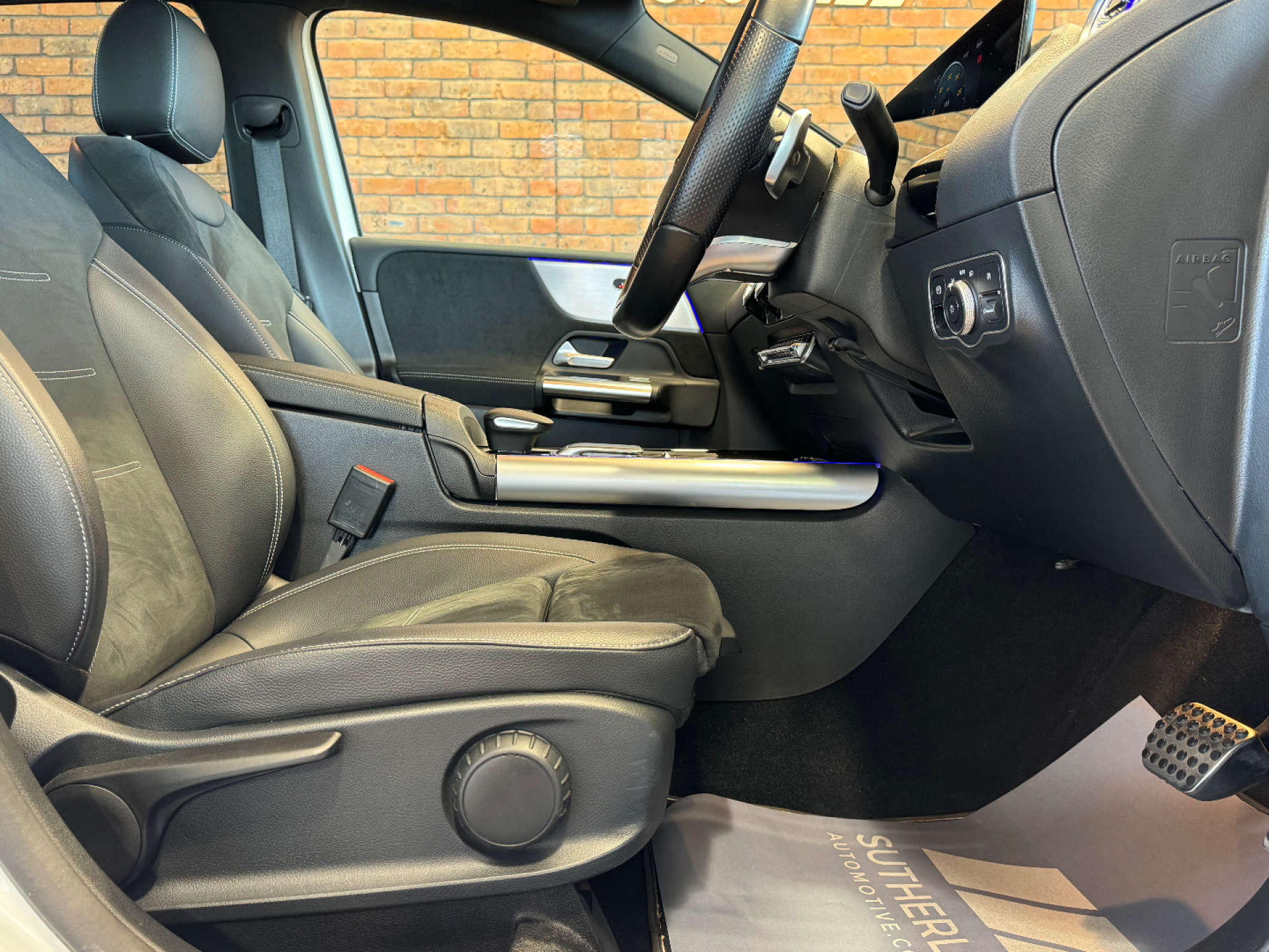 MERCEDES-BENZ B-CLASS 1.3 B 250 AMG Line Edition Executive E Auto 5dr #31