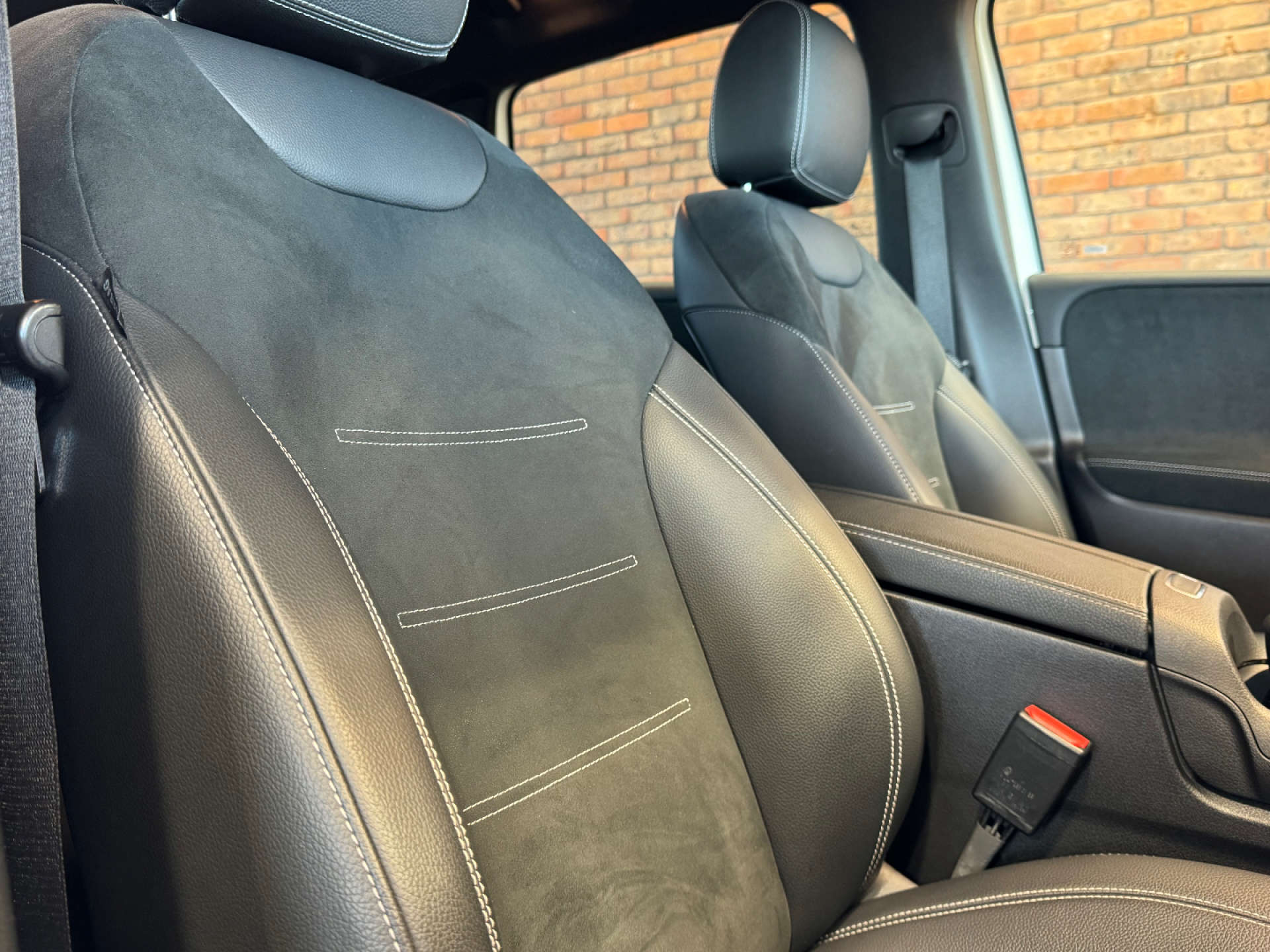 MERCEDES-BENZ B-CLASS 1.3 B 250 AMG Line Edition Executive E Auto 5dr #32