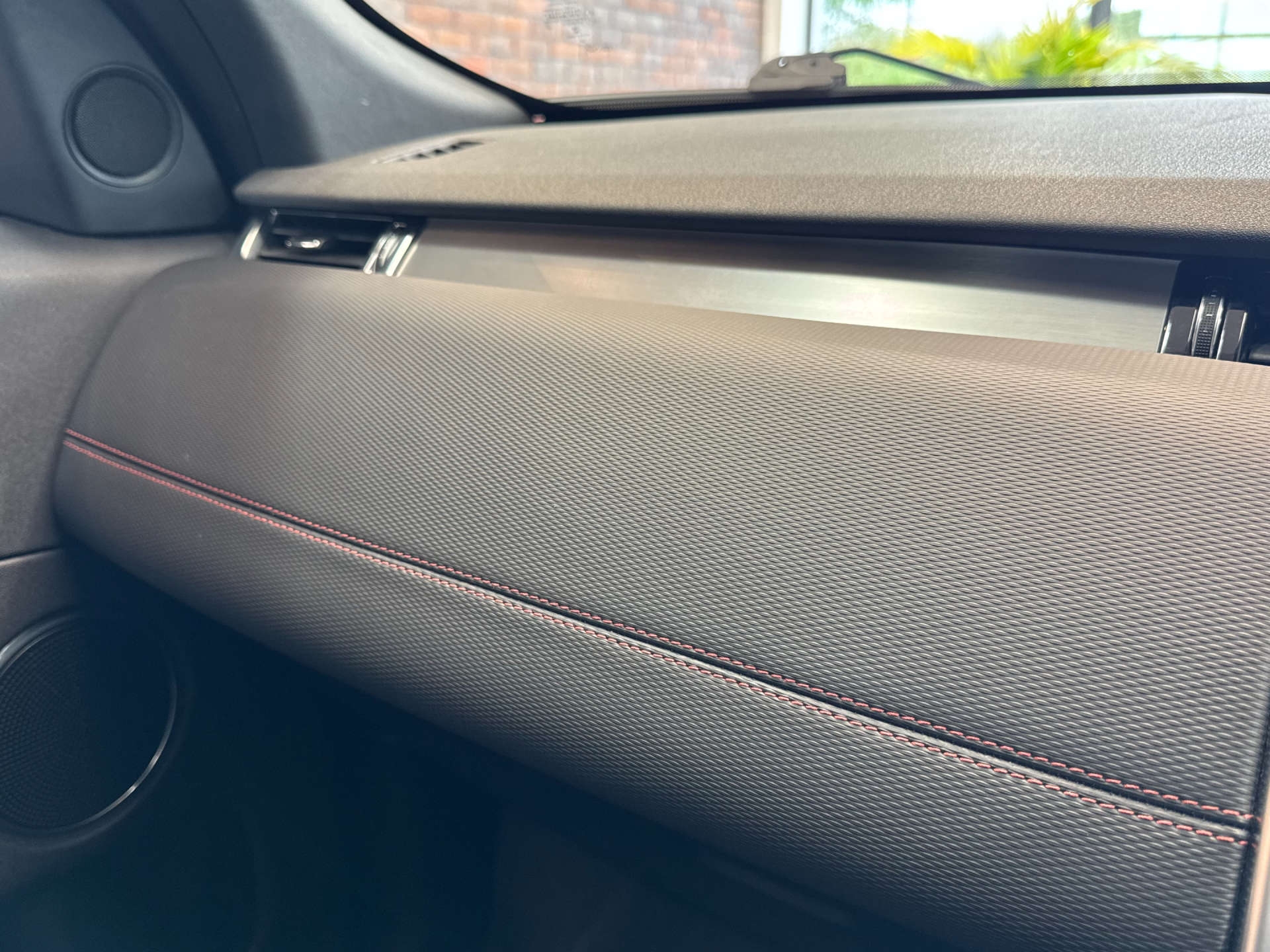 LAND ROVER DISCOVERY SPORT 2.0 Discovery Sport R-Dynamic S+ MHEV Auto 4WD 5dr #37