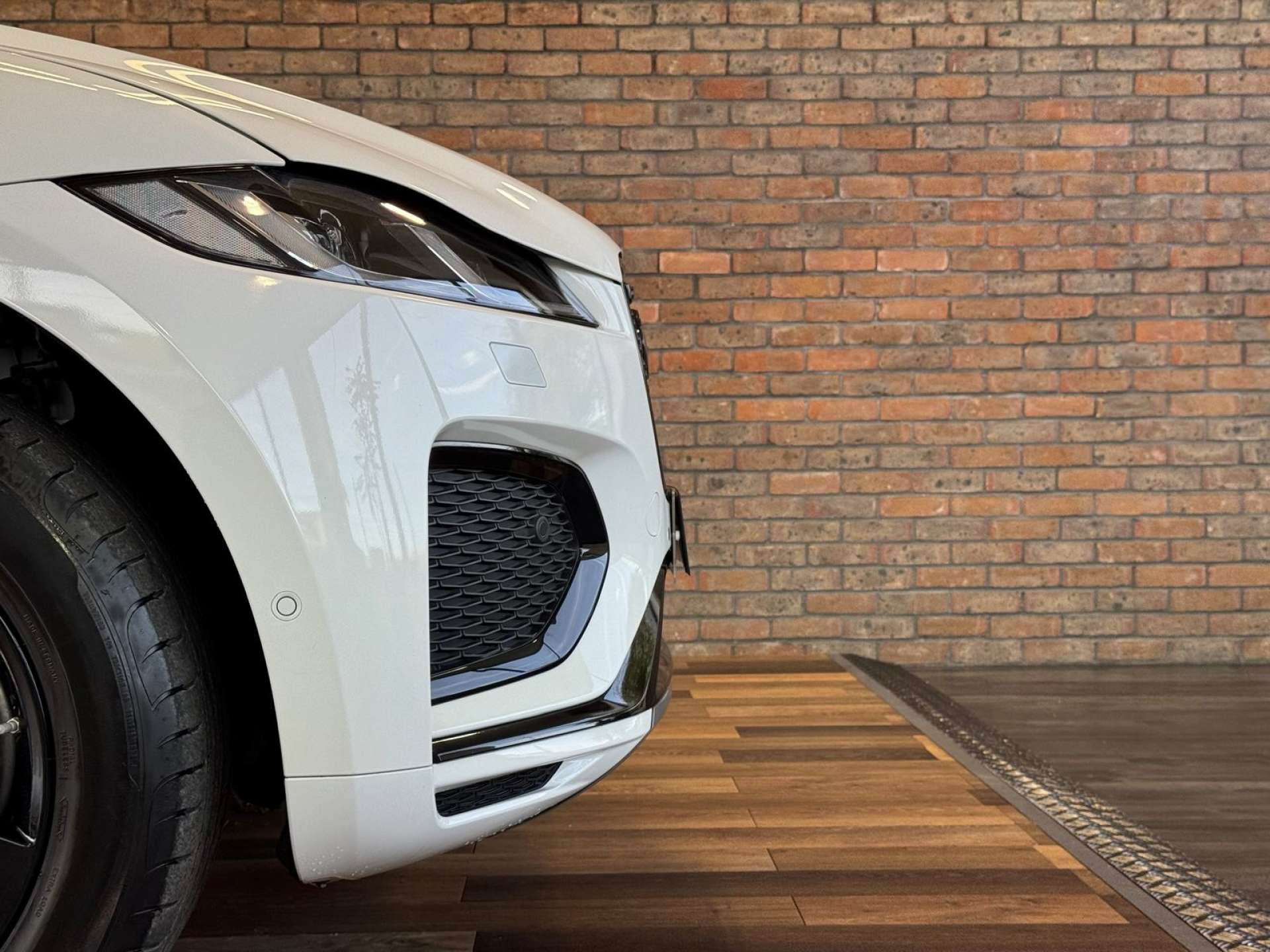2021 Jaguar F-Pace thumbnail 15