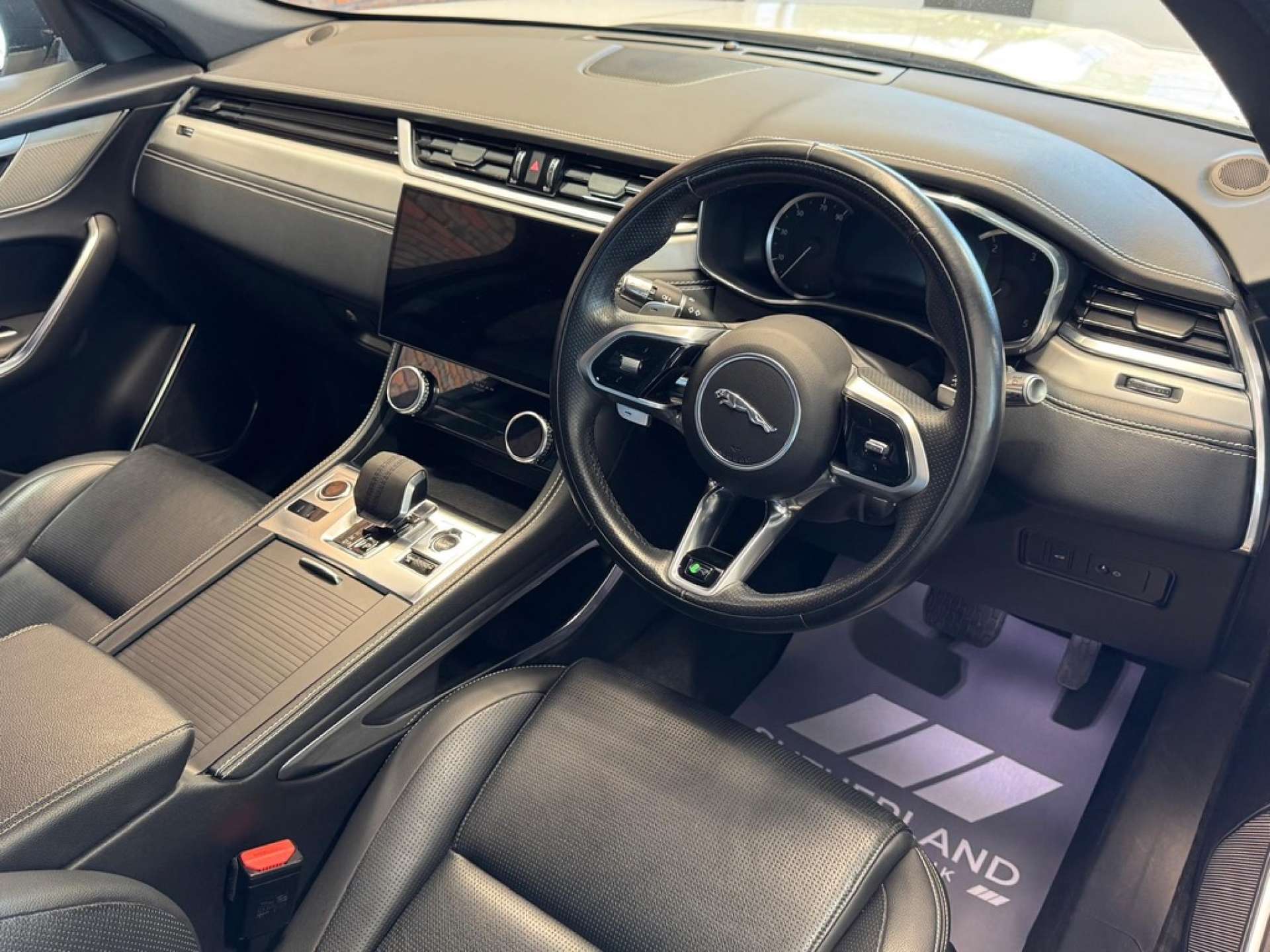 2021 Jaguar F-Pace thumbnail 19