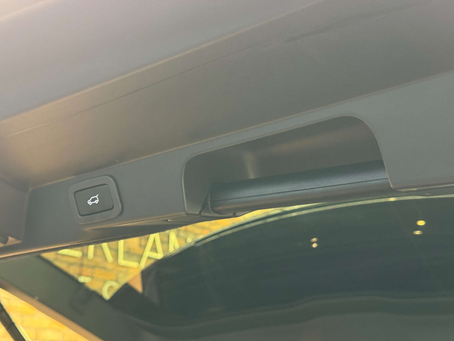 LAND ROVER RANGE ROVER SPORT 5.0 Range Rover Sport SVR S/C Auto 4WD 5dr #18