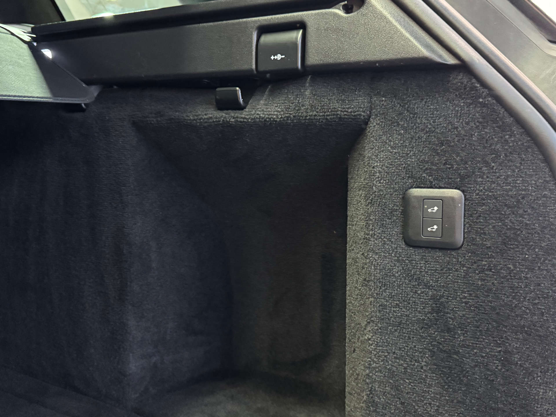 LAND ROVER RANGE ROVER SPORT 5.0 Range Rover Sport SVR S/C Auto 4WD 5dr #19