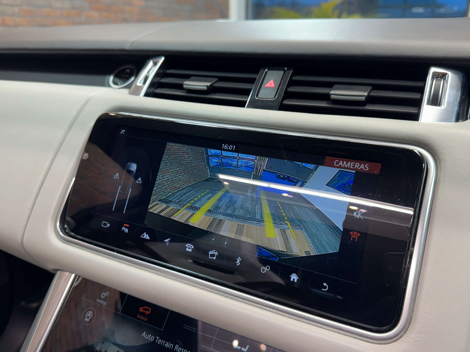 LAND ROVER RANGE ROVER SPORT 5.0 Range Rover Sport SVR S/C Auto 4WD 5dr #32