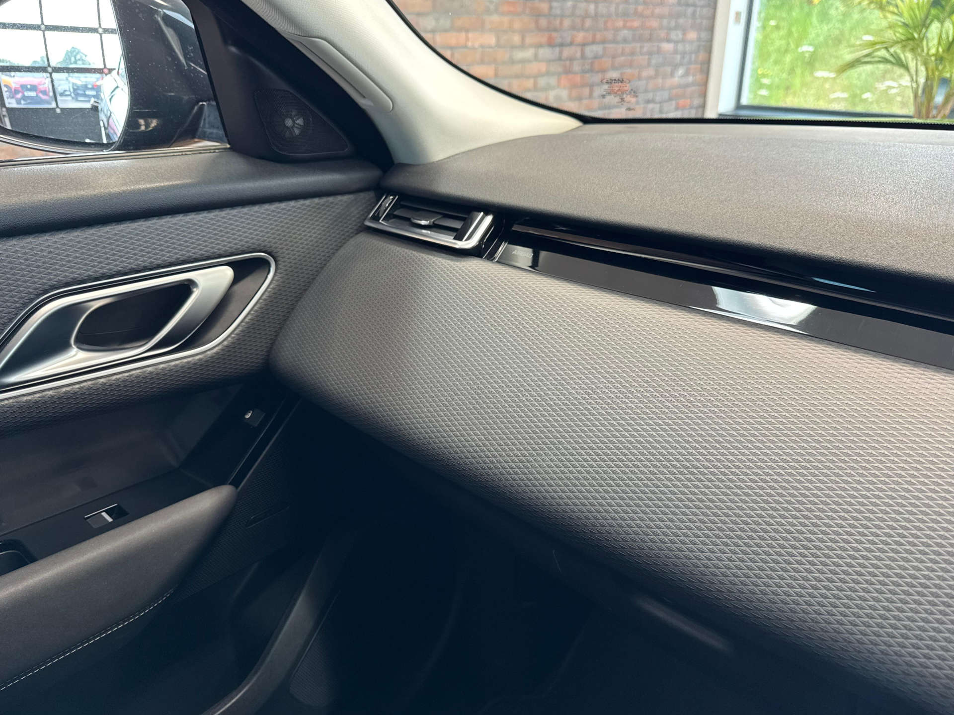 LAND ROVER RANGE ROVER VELAR 2.0 Range Rover Velar D180 Auto 4WD 5dr #42