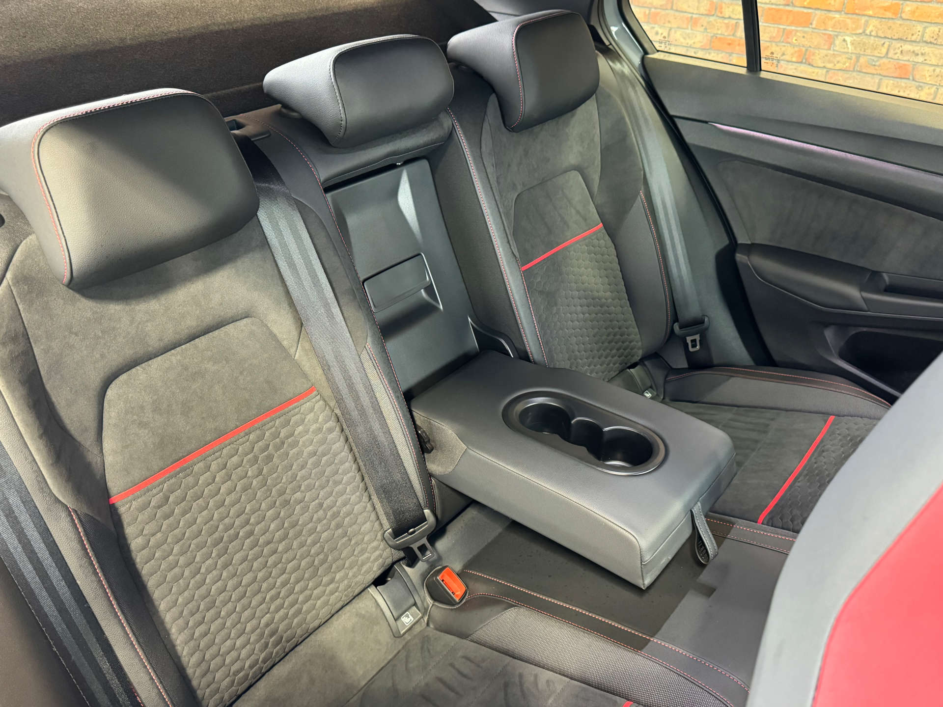 VOLKSWAGEN GOLF 2.0 Golf GTi Clubsport TSi Semi-Auto 5dr #34