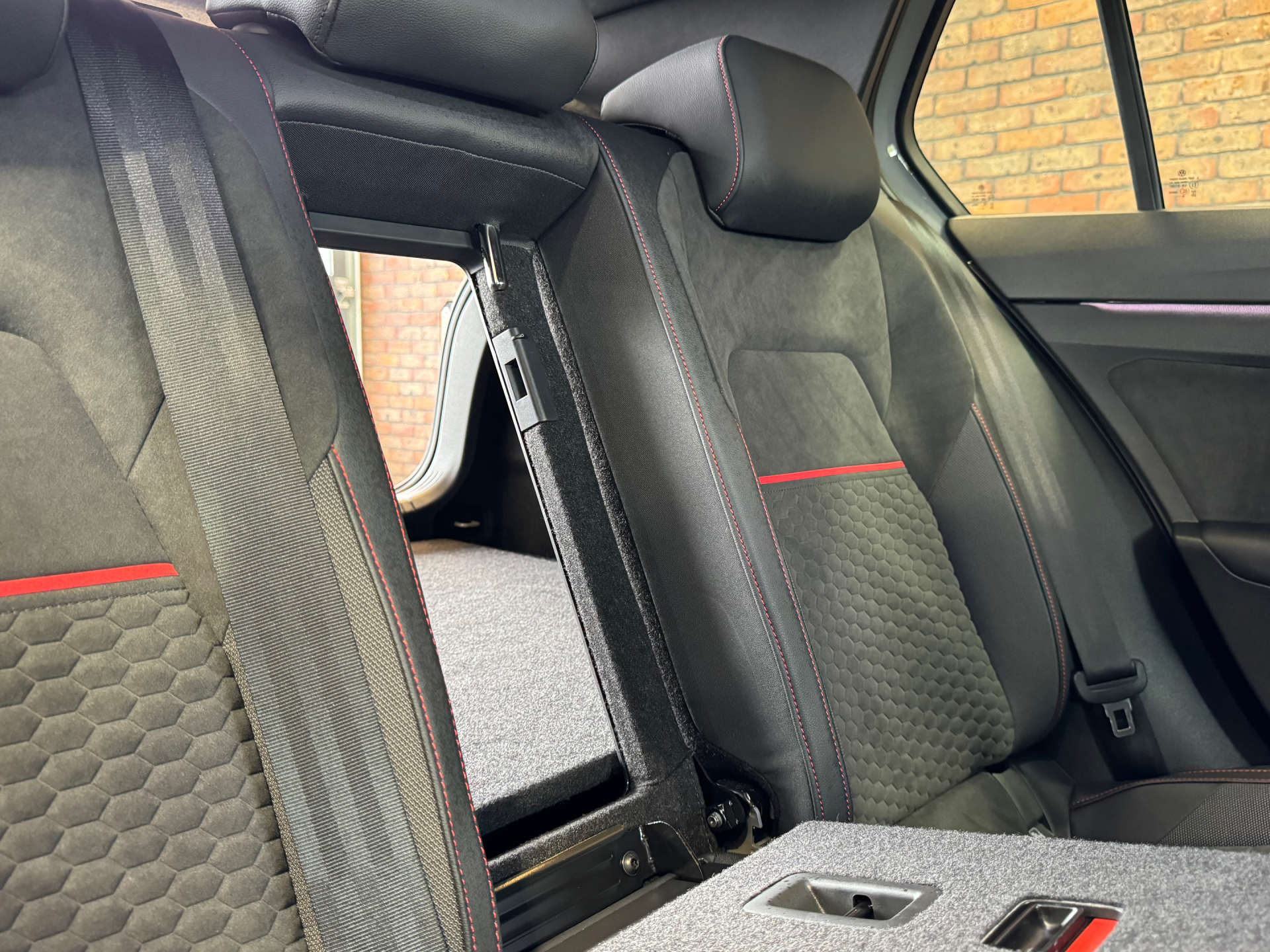 VOLKSWAGEN GOLF 2.0 Golf GTi Clubsport TSi Semi-Auto 5dr #35