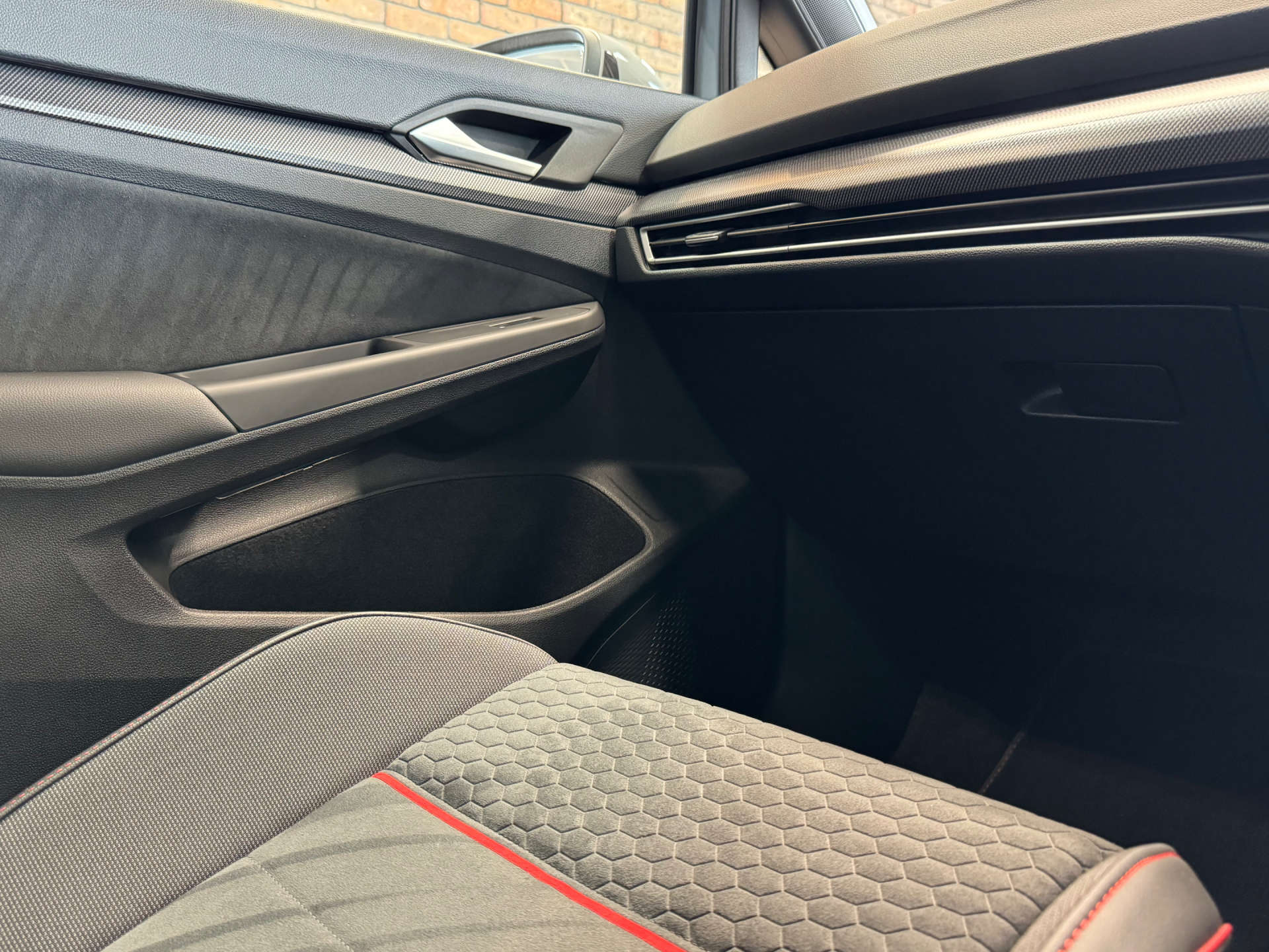 VOLKSWAGEN GOLF 2.0 Golf GTi Clubsport TSi Semi-Auto 5dr #58