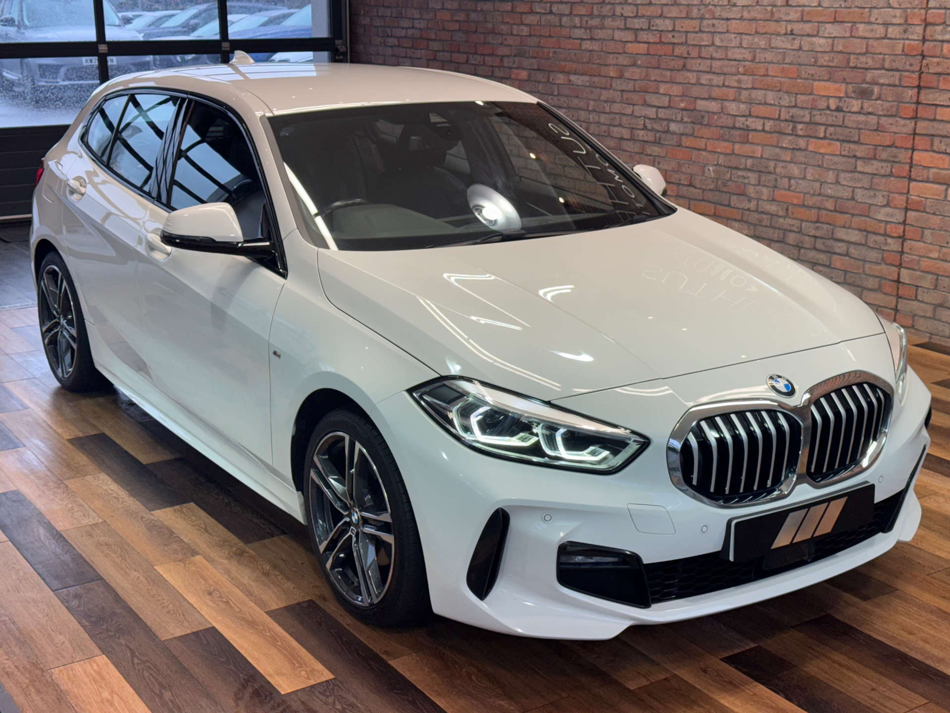 BMW 1 SERIES 1.5 118I M Sport Auto 5dr #4