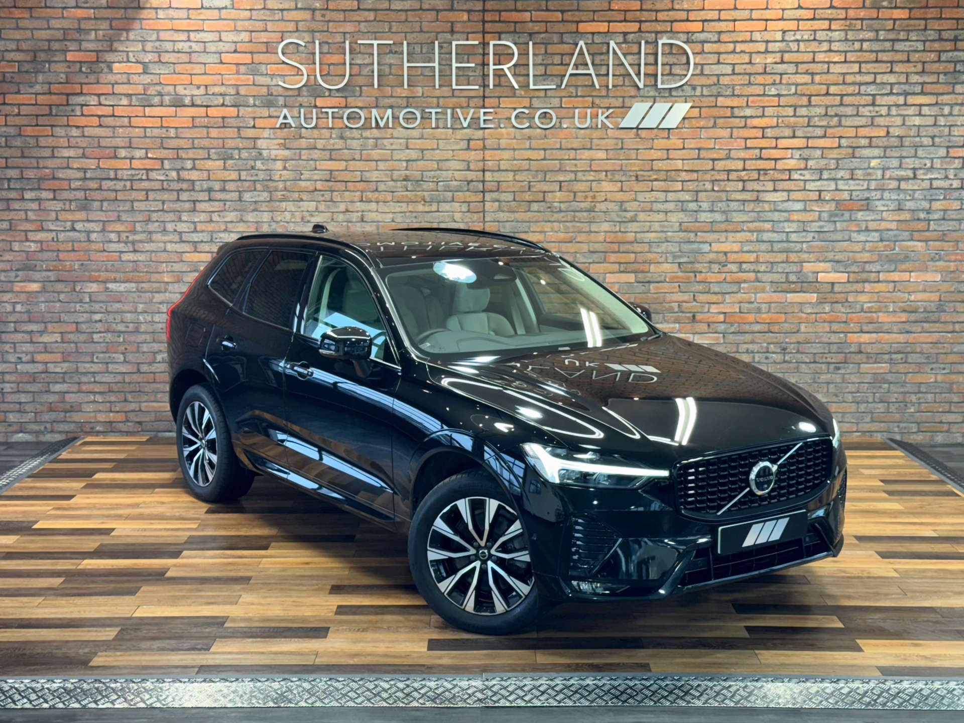 VOLVO XC60 2.0 XC60 + B4 MHEV AWD Auto 4WD 5dr #1