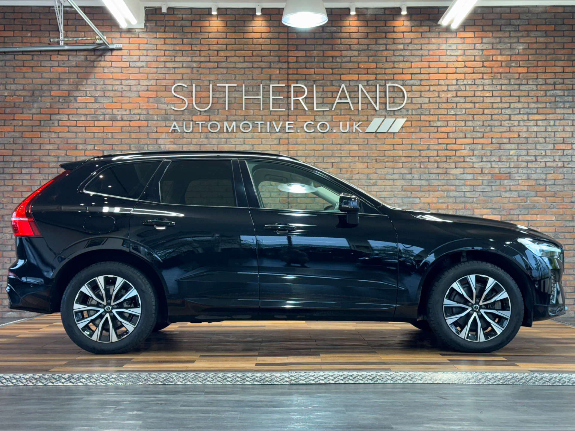 VOLVO XC60 2.0 XC60 + B4 MHEV AWD Auto 4WD 5dr #2