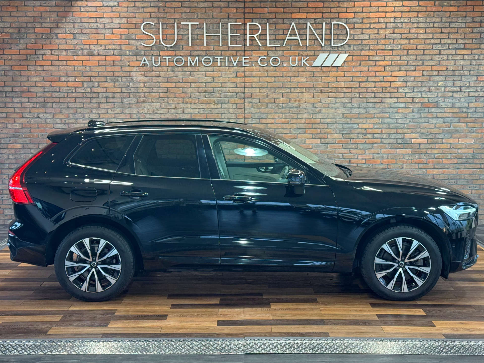 VOLVO XC60 2.0 XC60 + B4 MHEV AWD Auto 4WD 5dr #3