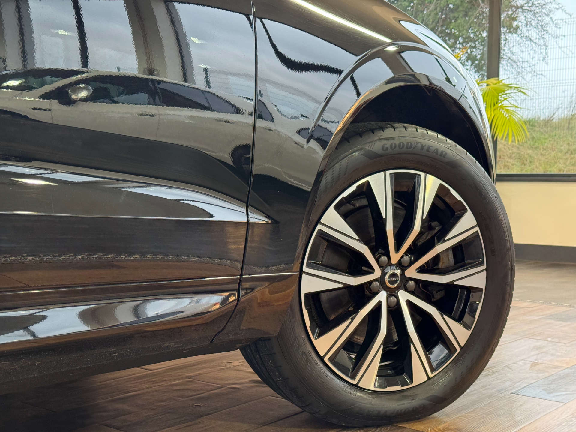 VOLVO XC60 2.0 XC60 + B4 MHEV AWD Auto 4WD 5dr #15