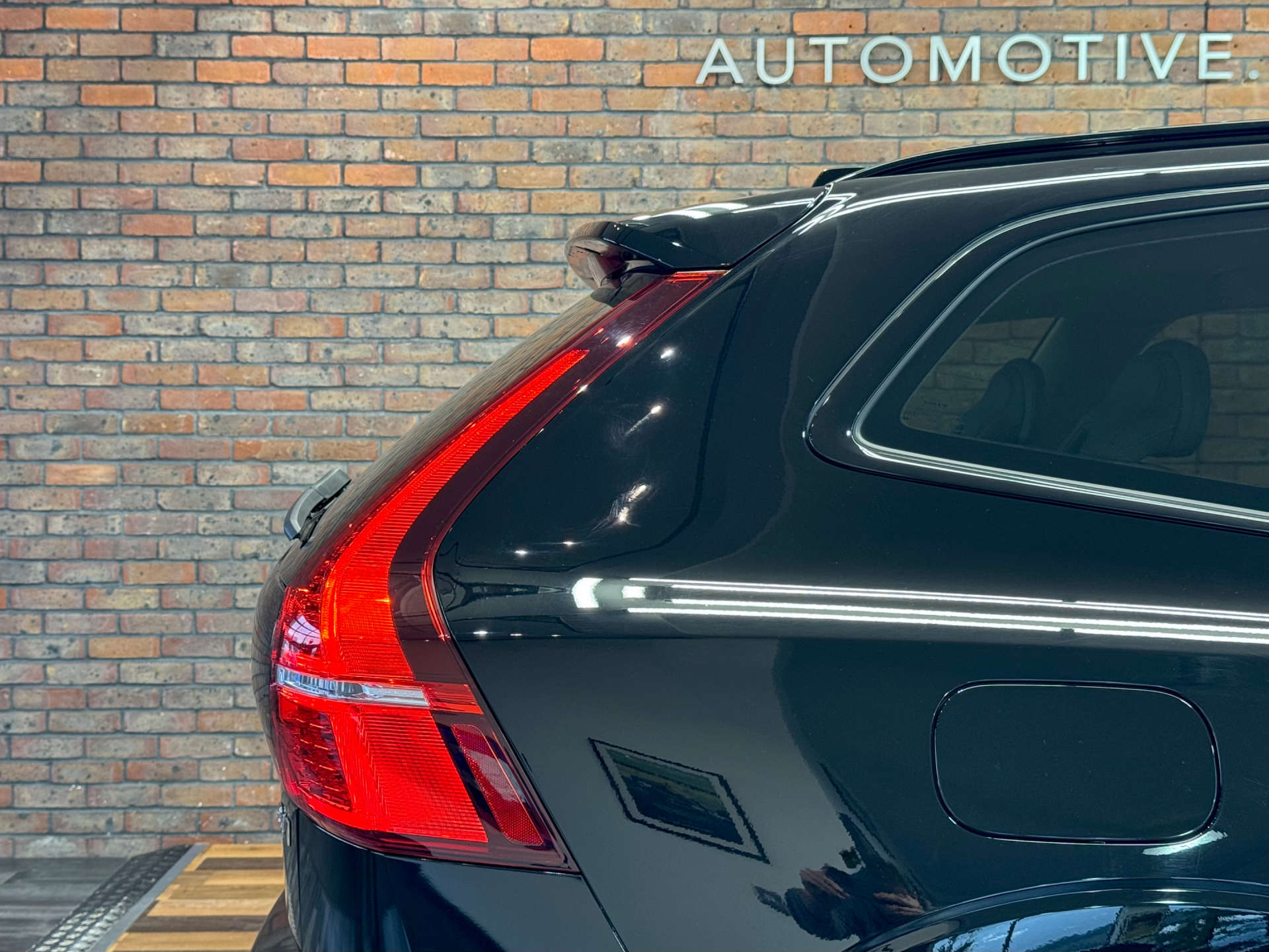 VOLVO XC60 2.0 XC60 + B4 MHEV AWD Auto 4WD 5dr #18