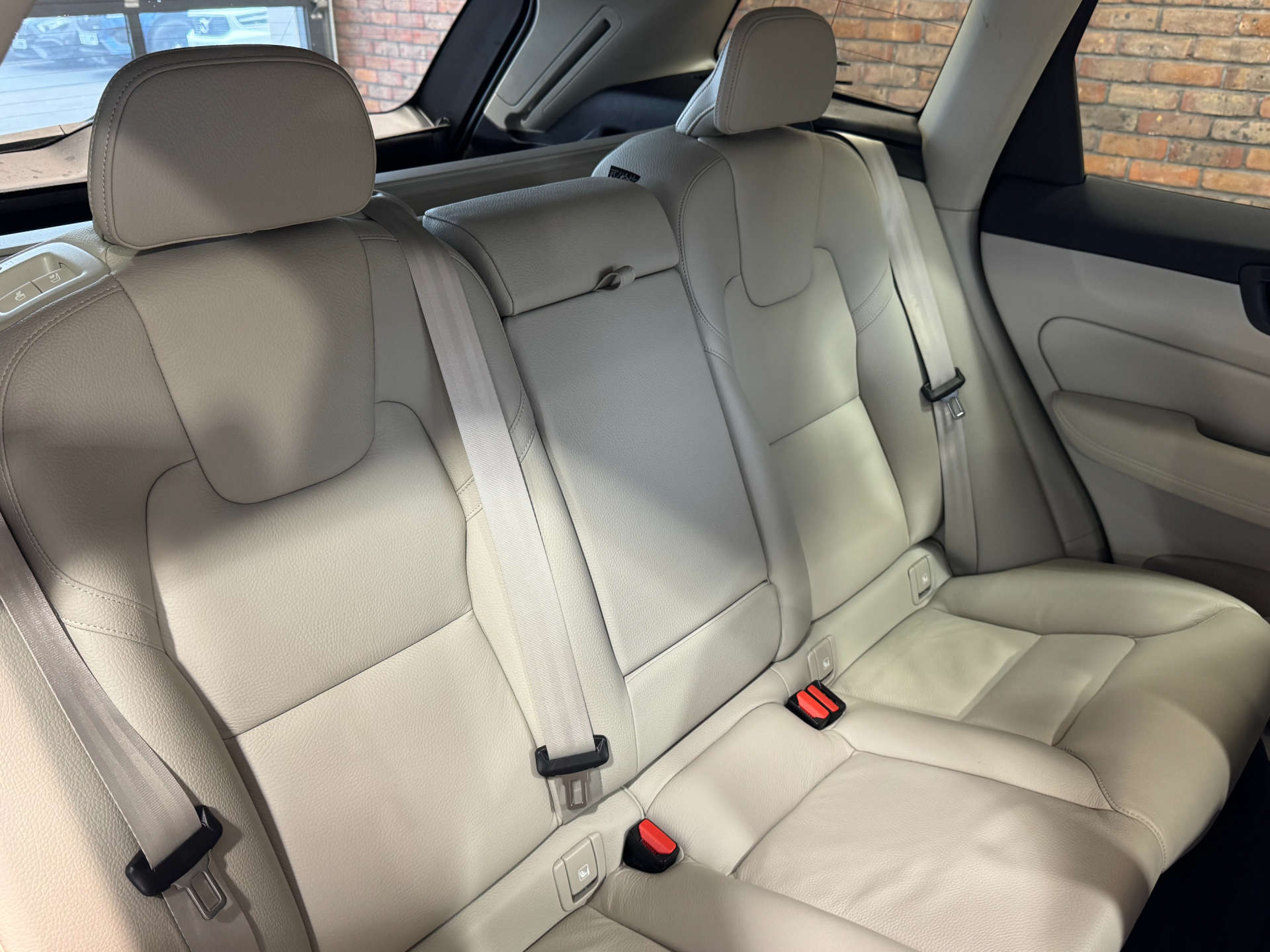 VOLVO XC60 2.0 XC60 + B4 MHEV AWD Auto 4WD 5dr #28