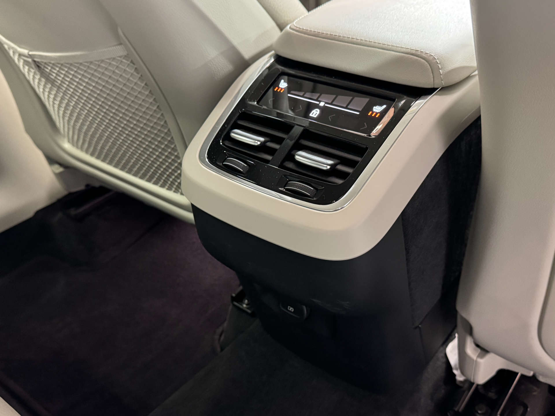 VOLVO XC60 2.0 XC60 + B4 MHEV AWD Auto 4WD 5dr #31