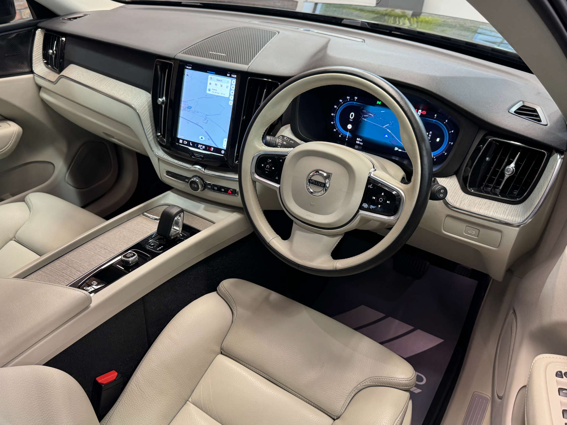 VOLVO XC60 2.0 XC60 + B4 MHEV AWD Auto 4WD 5dr #33