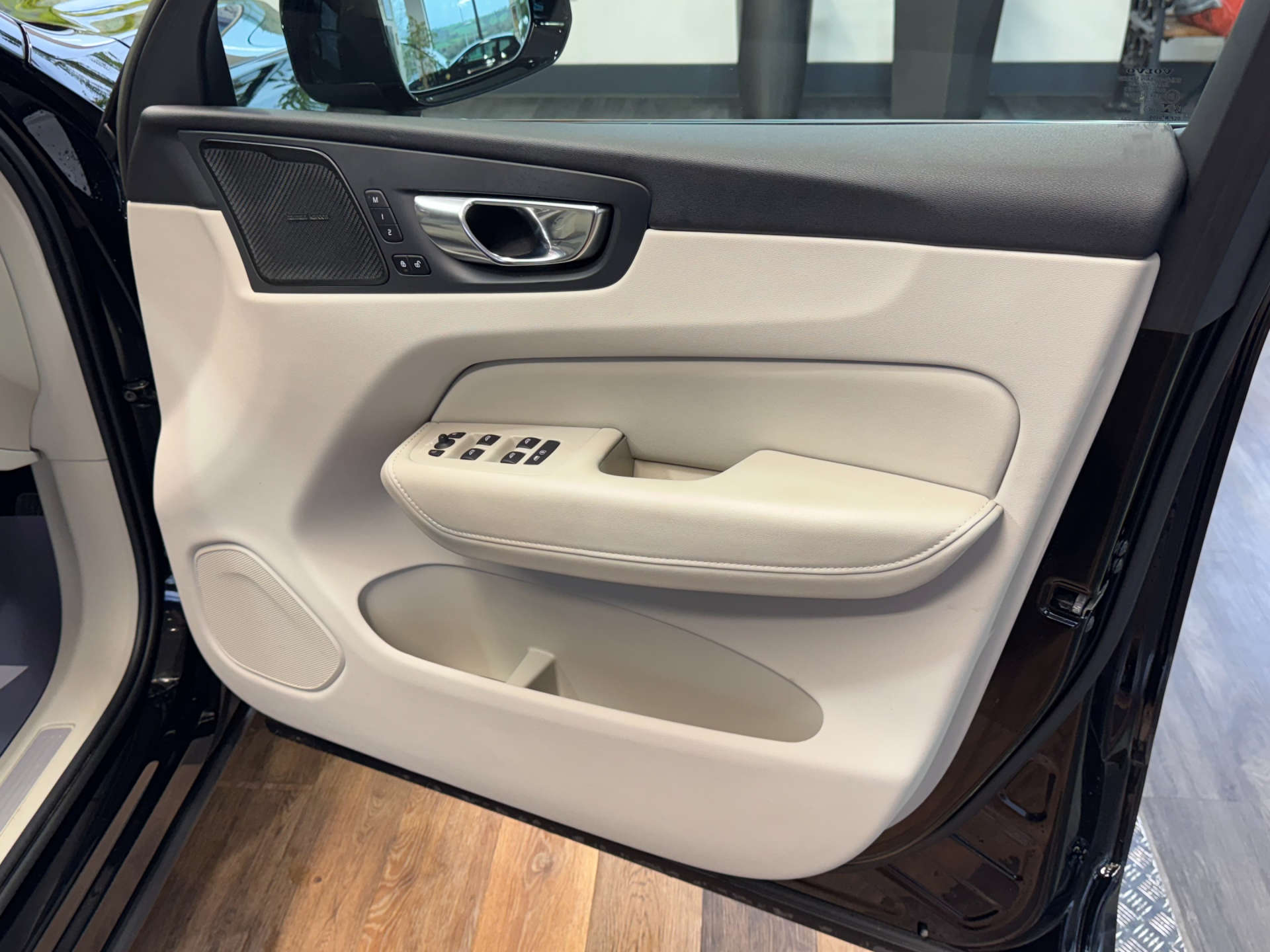 VOLVO XC60 2.0 XC60 + B4 MHEV AWD Auto 4WD 5dr #36