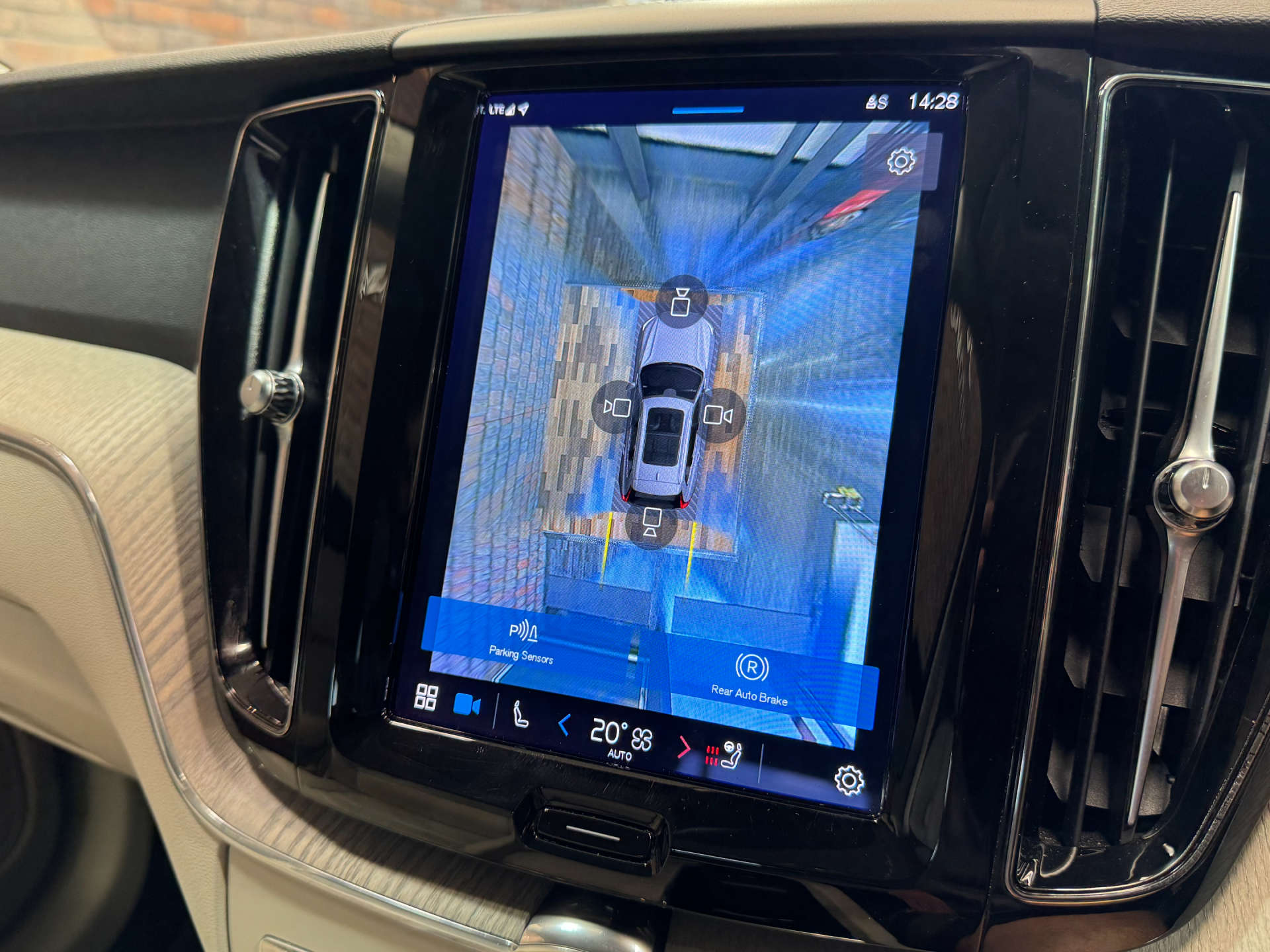 VOLVO XC60 2.0 XC60 + B4 MHEV AWD Auto 4WD 5dr #40