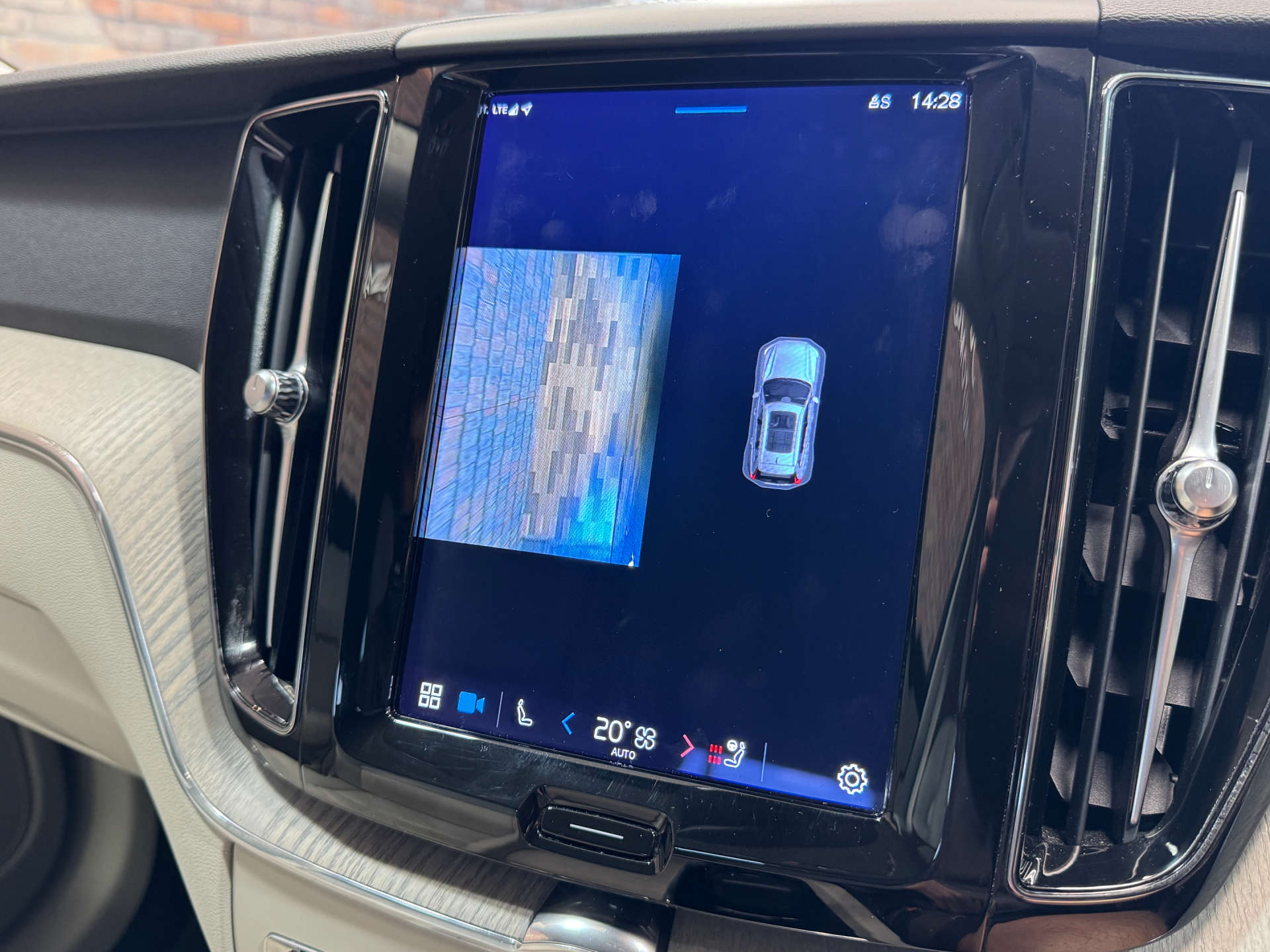 VOLVO XC60 2.0 XC60 + B4 MHEV AWD Auto 4WD 5dr #41